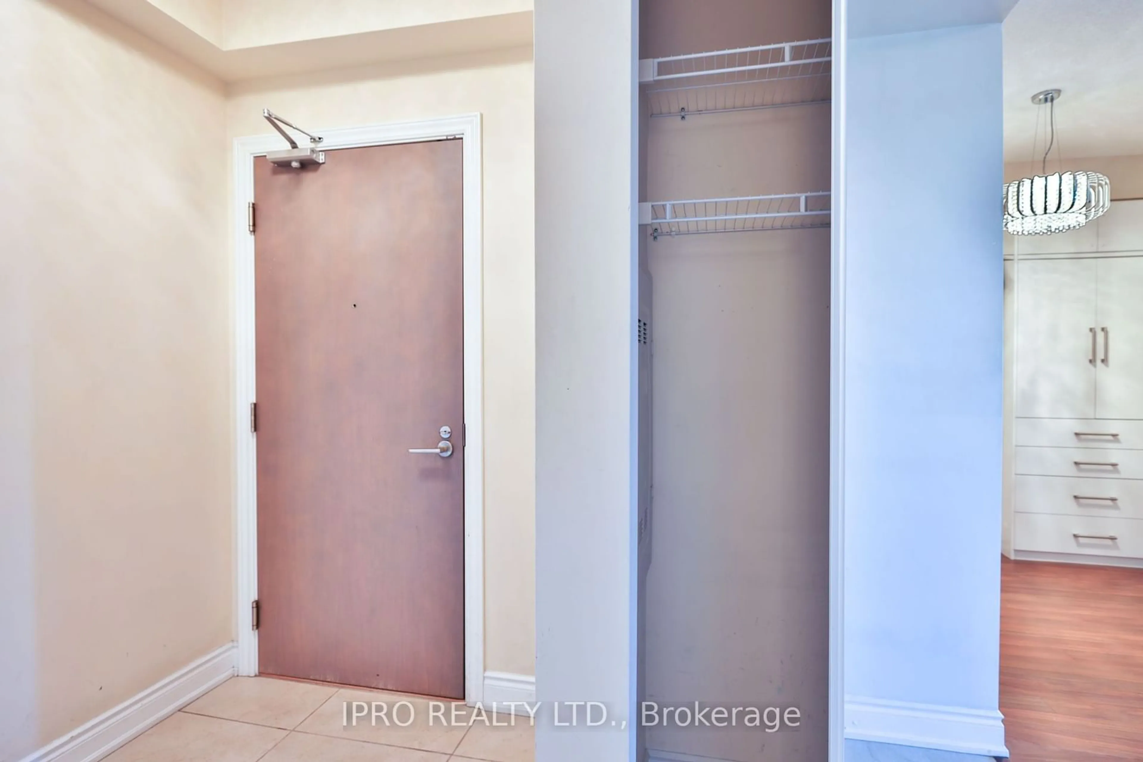 Indoor entryway, not visible floor for 9088 Yonge St #806, Richmond Hill Ontario L4C 0Y6