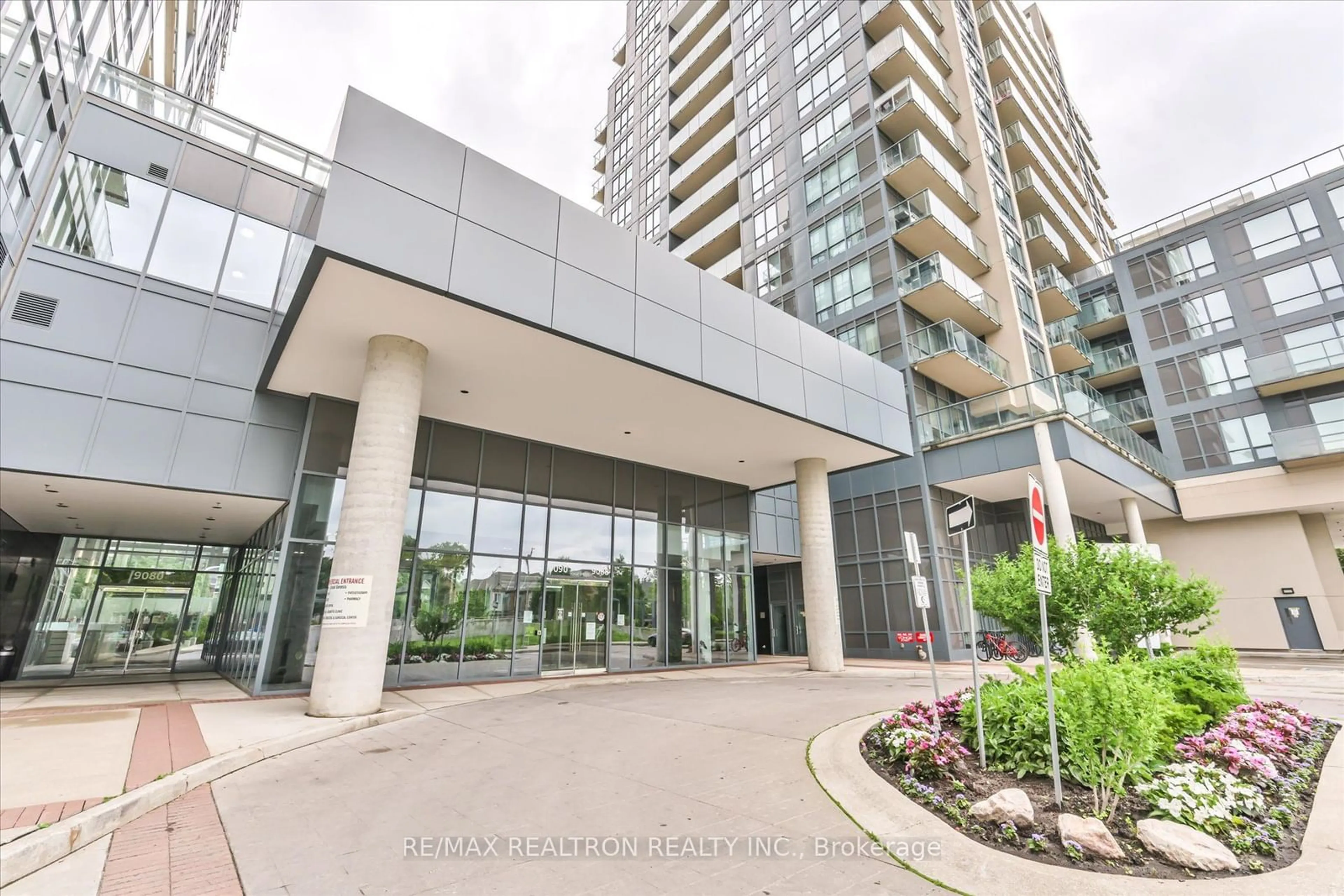 A pic from exterior of the house or condo, the front or back of building for 9088 Yonge St #302A, Richmond Hill Ontario L4C 0Y6