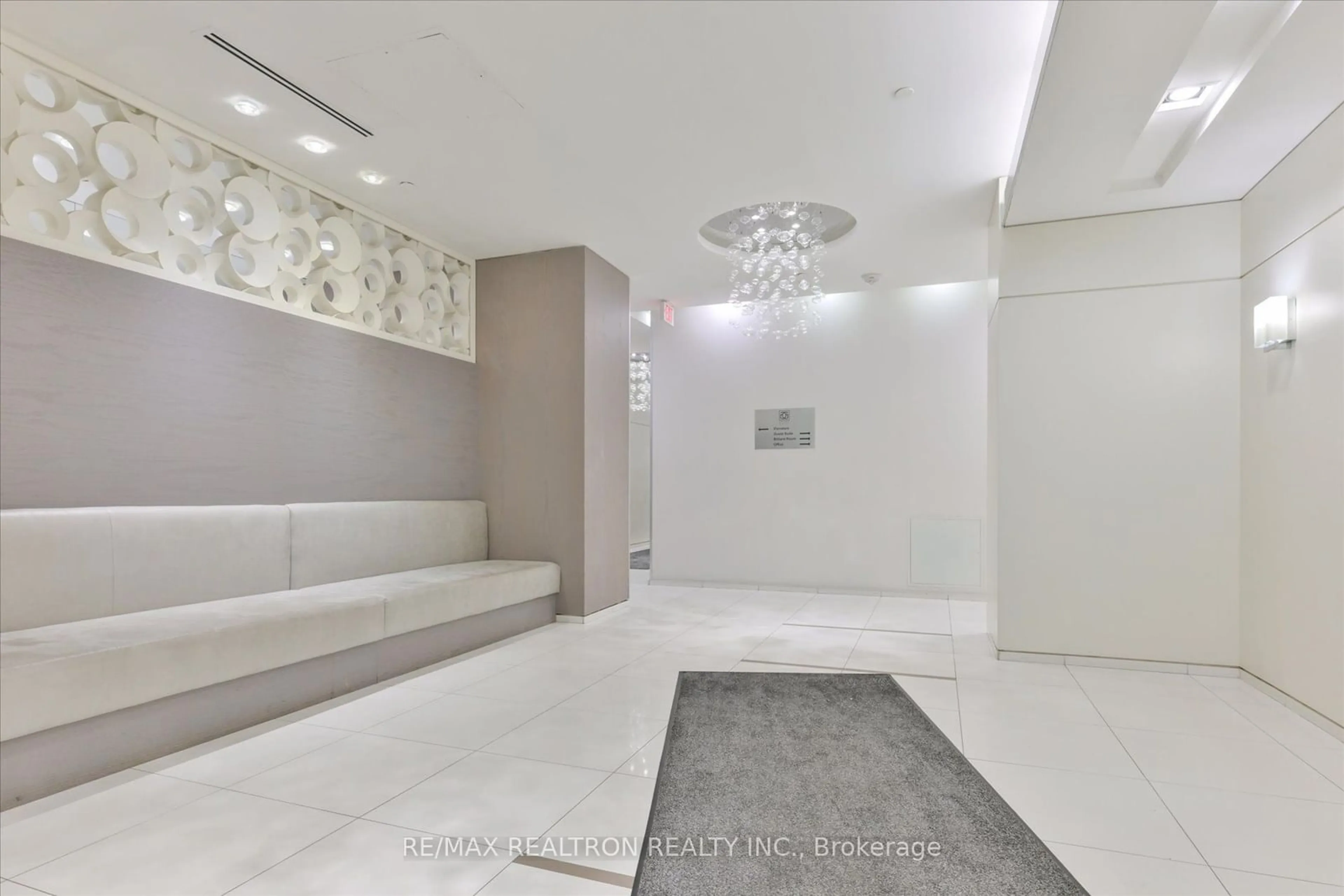 Indoor foyer, ceramic floors for 9088 Yonge St #302A, Richmond Hill Ontario L4C 0Y6