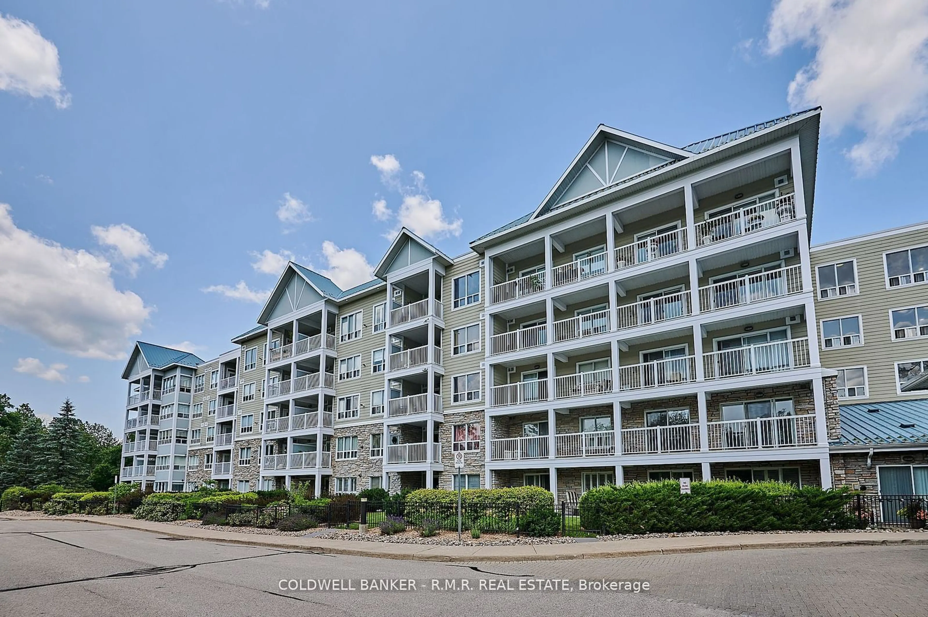 A pic from exterior of the house or condo, the front or back of building for 900 Bogart Mill Tr #524, Newmarket Ontario L3Y 8V5