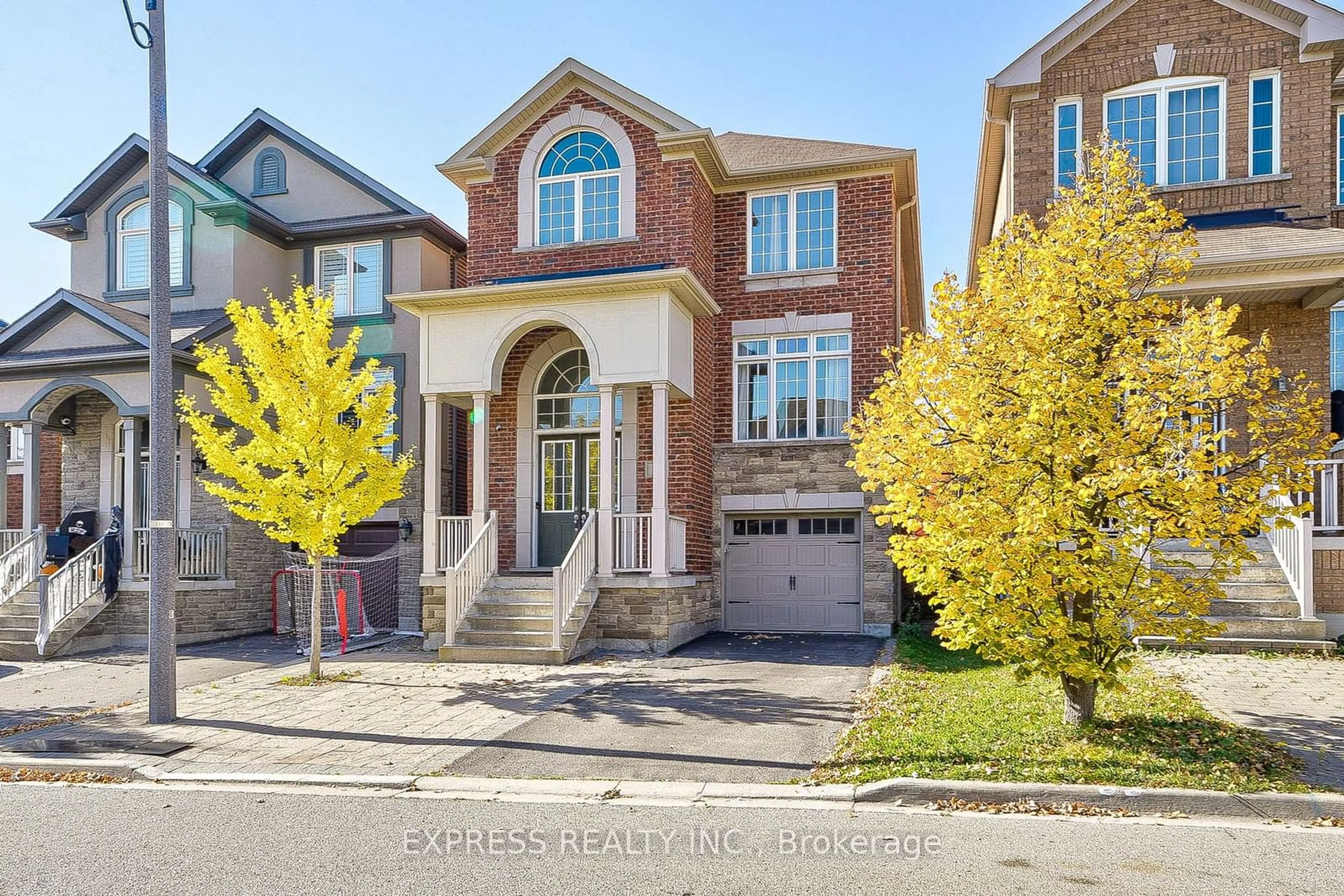 Home with brick exterior material for 18 Givon St, Vaughan Ontario L6A 4L9