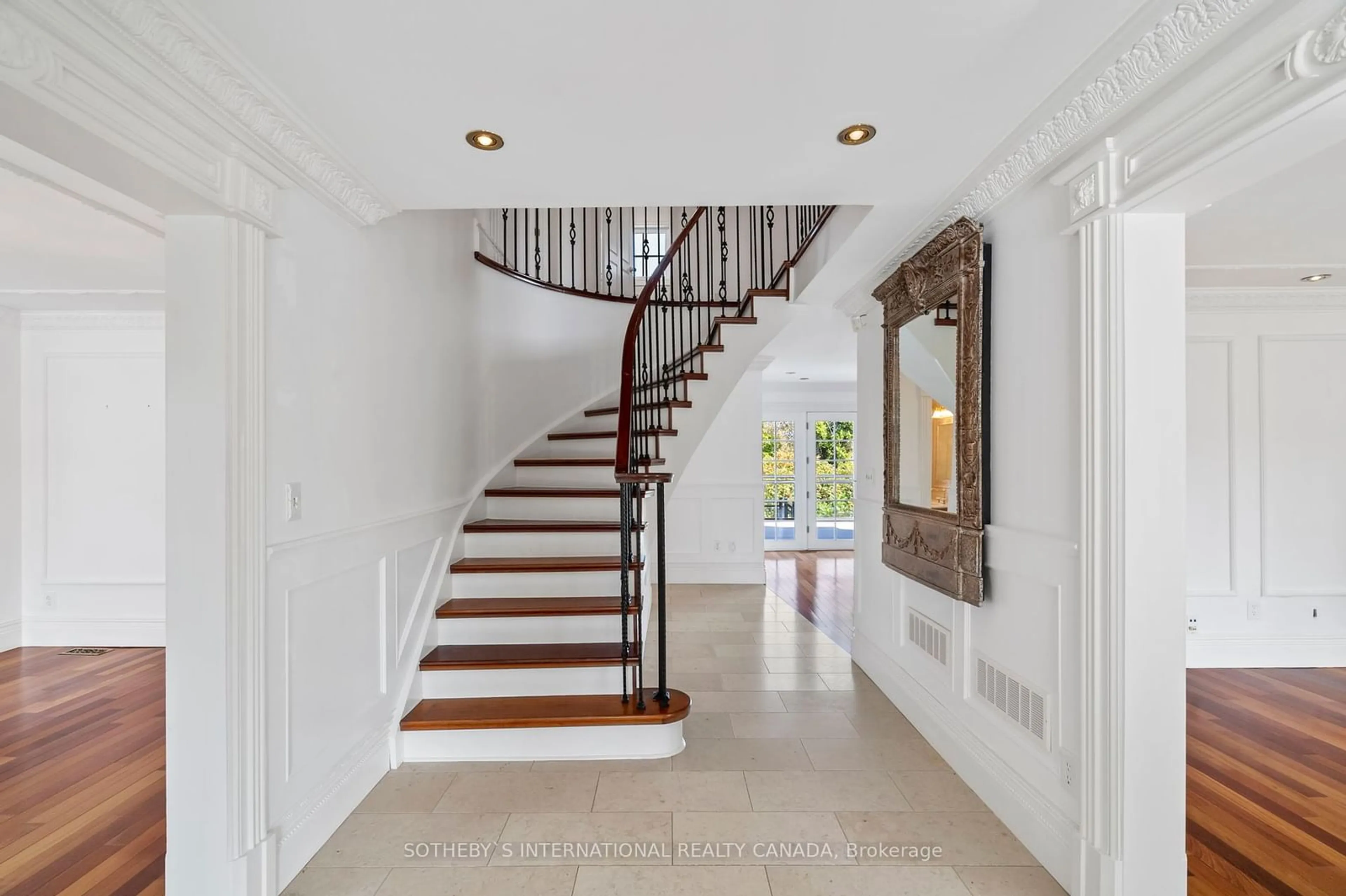 Indoor foyer, wood floors for 4313 20 Sideroad, Bradford West Gwillimbury Ontario L3Z 2A5