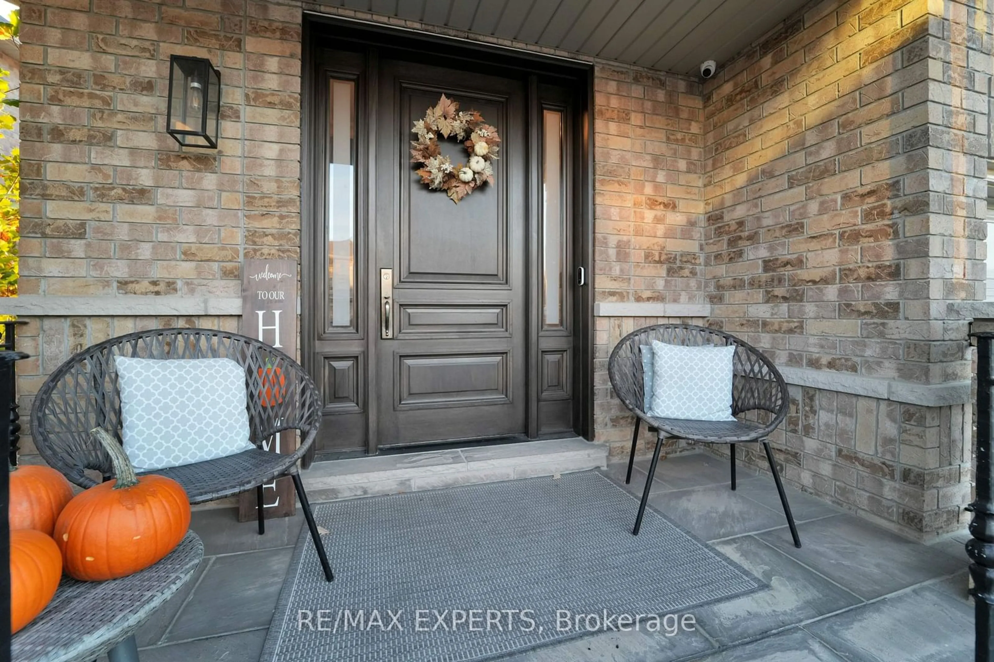 Indoor entryway, wood floors for 32 Corso Garibaldi Rd, Vaughan Ontario L4H 0Y1