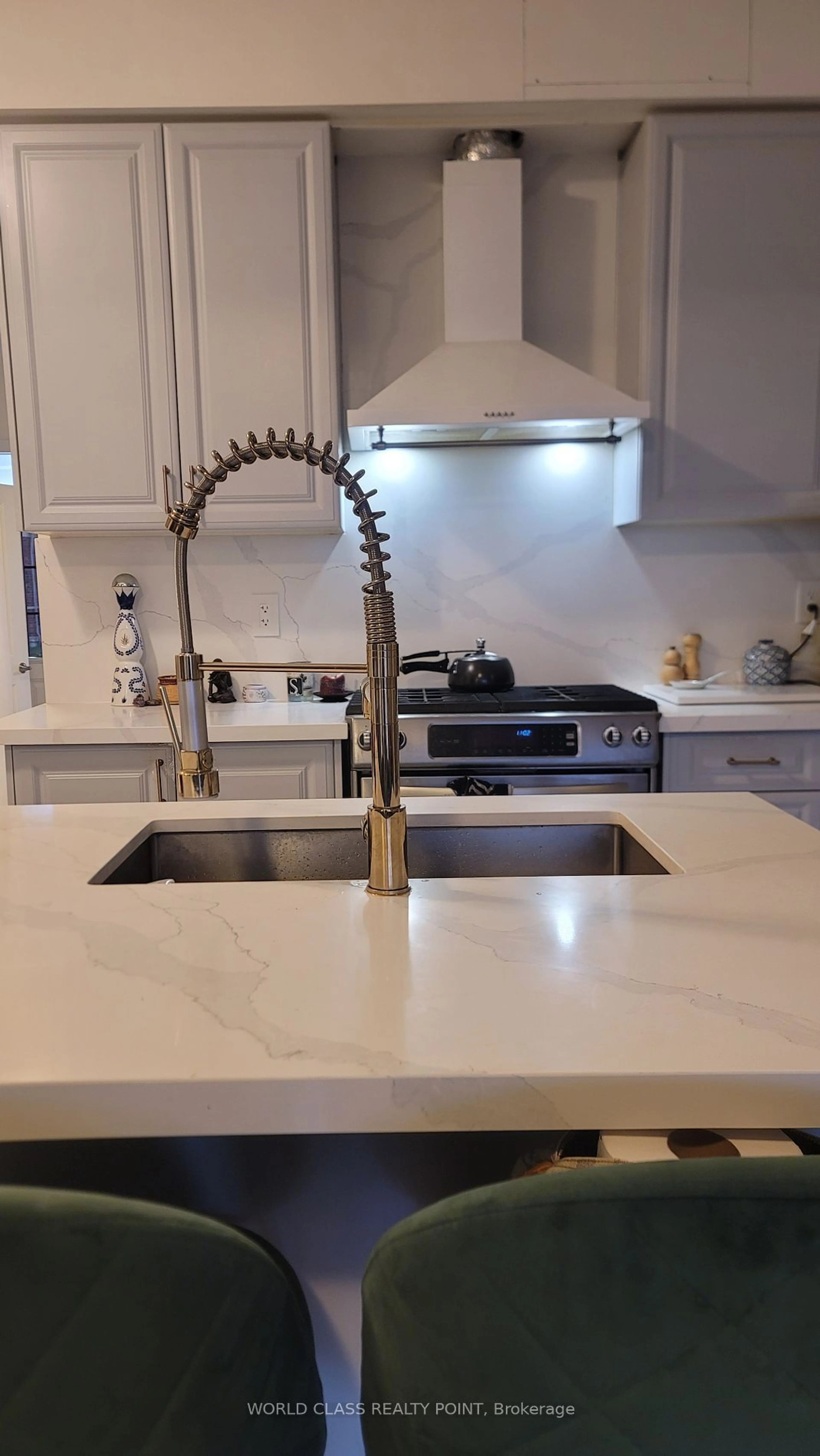 Contemporary kitchen, ceramic floors for 255 Barons St, Vaughan Ontario L4H 3Z3