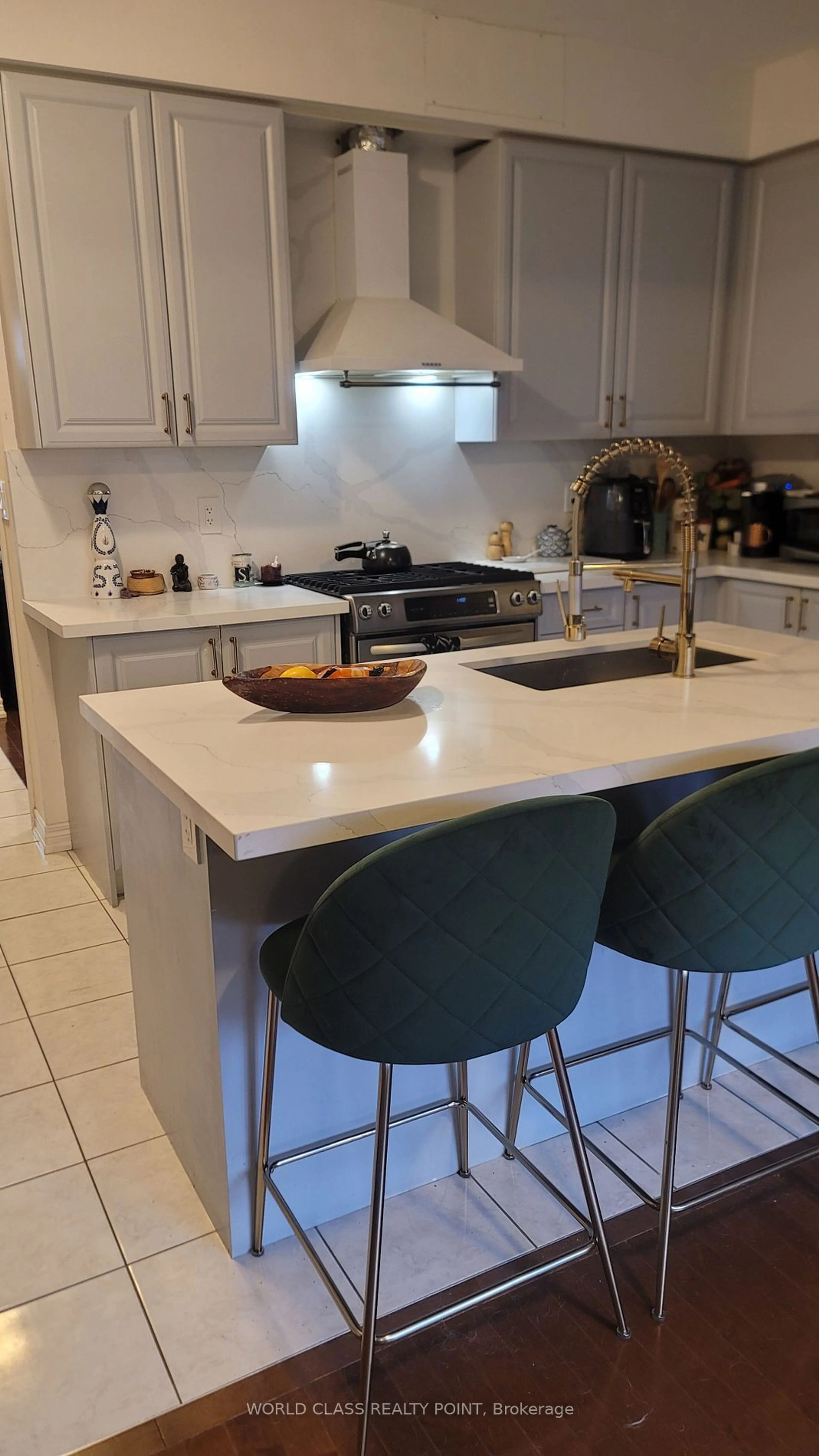 Contemporary kitchen, ceramic floors for 255 Barons St, Vaughan Ontario L4H 3Z3