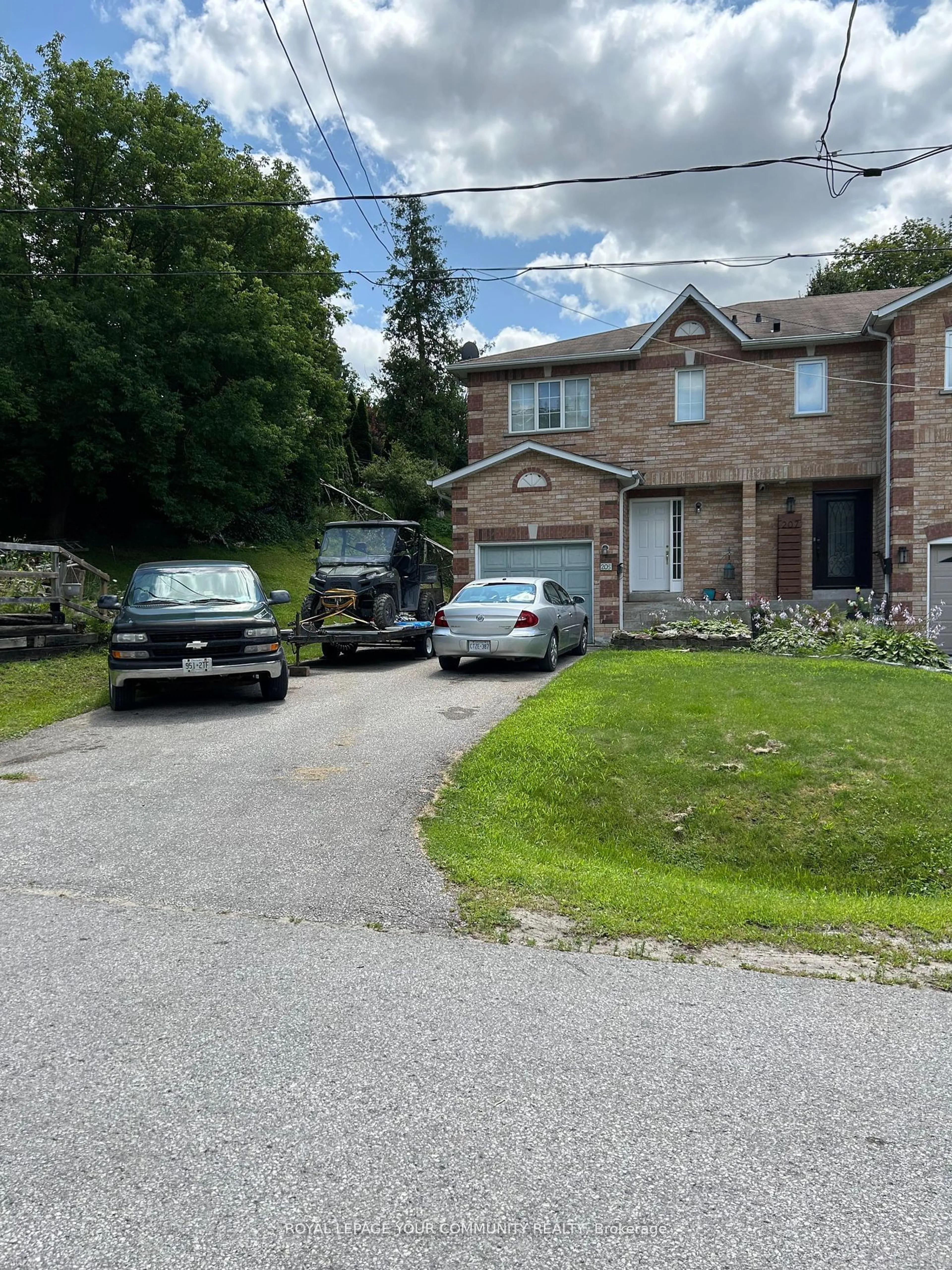 Frontside or backside of a home, the street view for 205 Parkway Ave, Georgina Ontario L4P 4E1