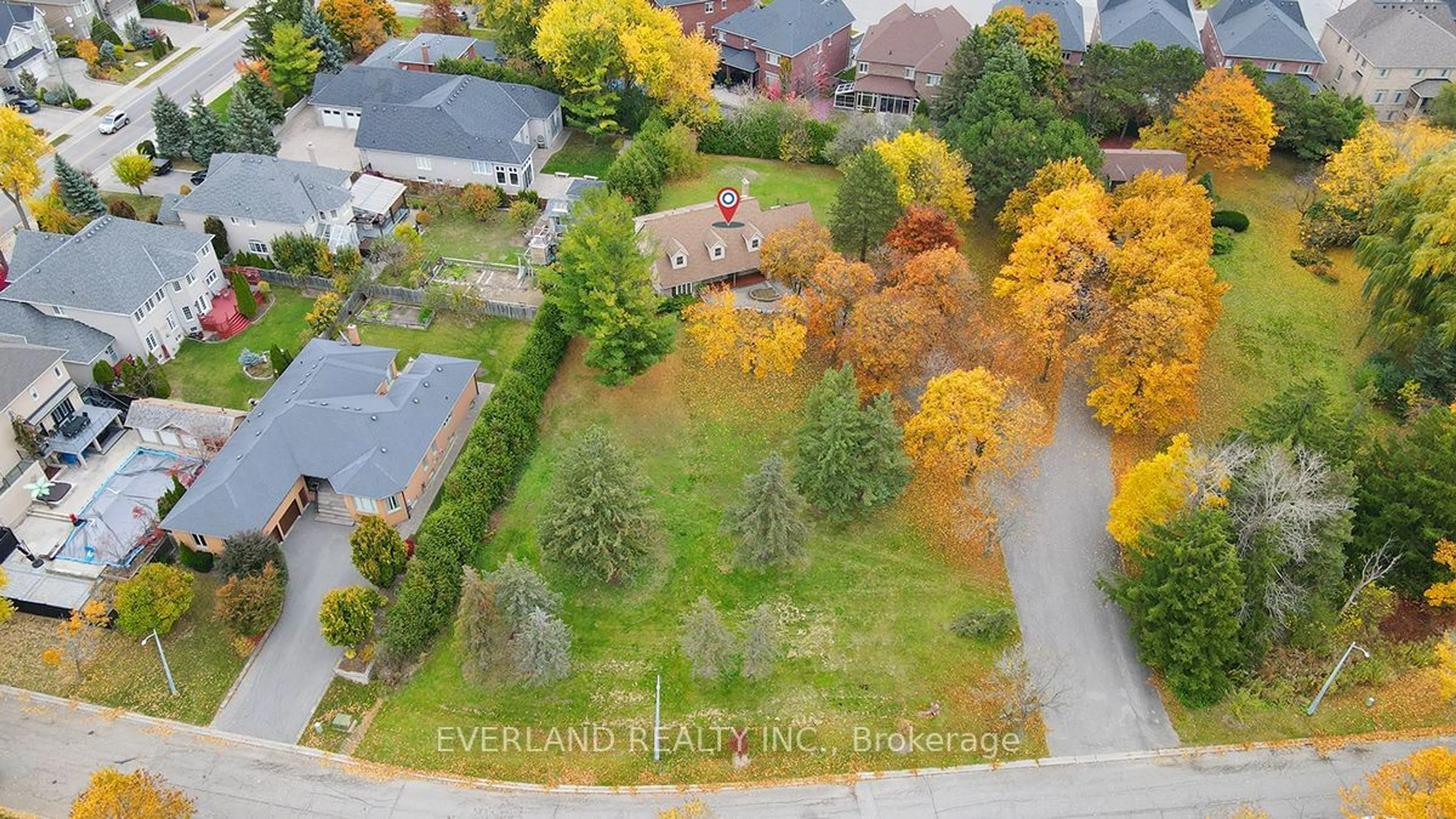 A pic from exterior of the house or condo, the fenced backyard for 99 Burndean Crt, Richmond Hill Ontario L4C 9W5