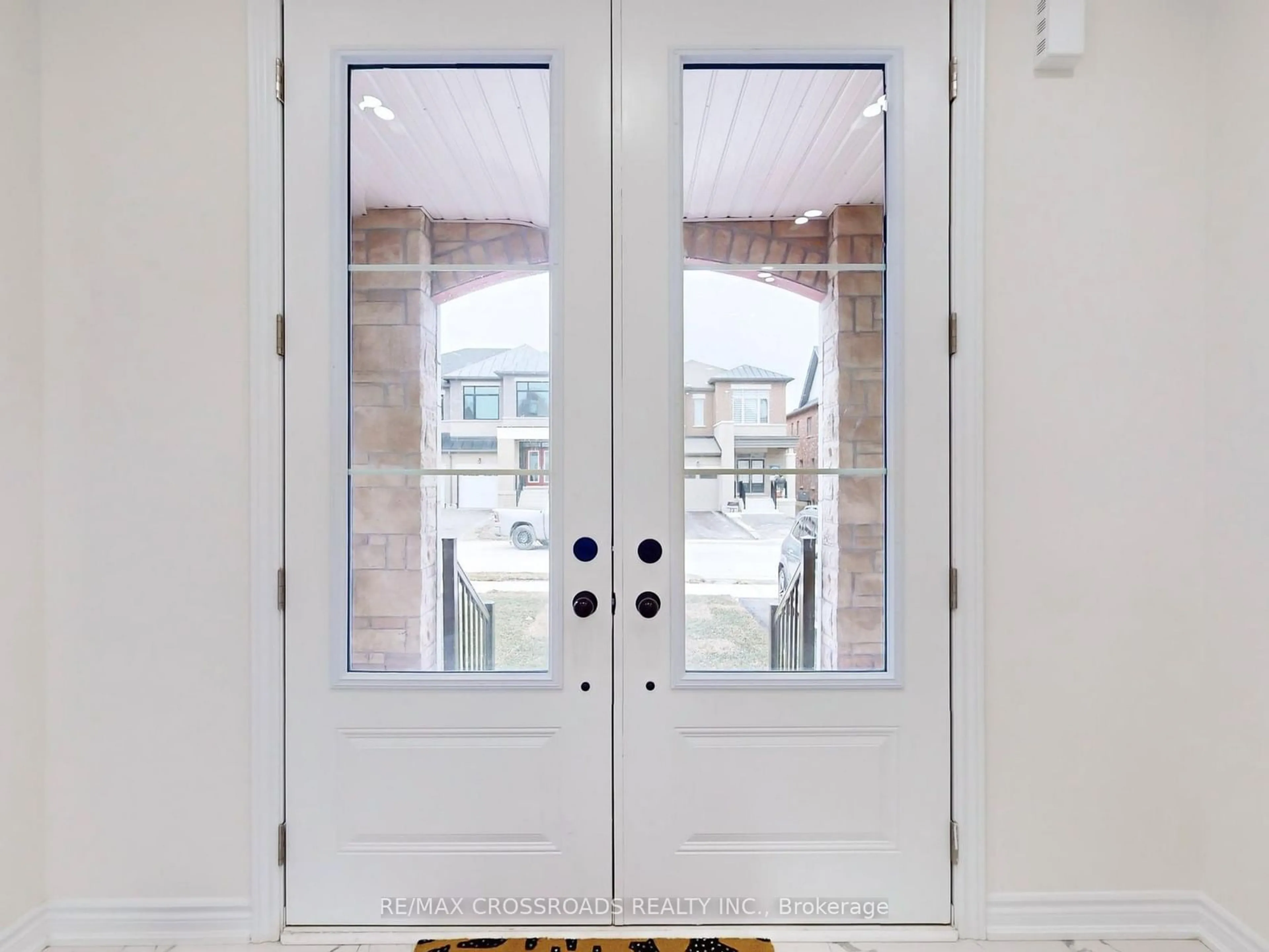 Indoor entryway, wood floors for 68 Kentledge Ave, East Gwillimbury Ontario L9N 0V9