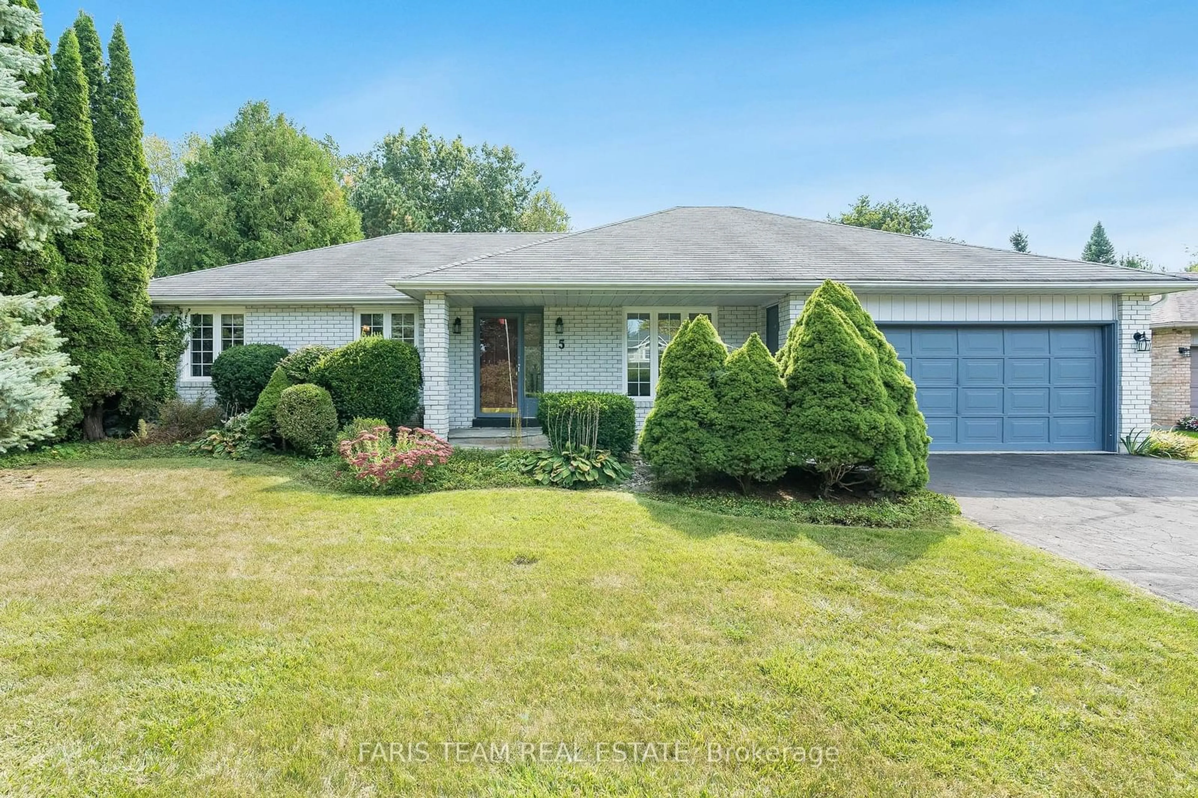 Frontside or backside of a home, cottage for 5 Valentini Ave, East Gwillimbury Ontario L9N 1H9