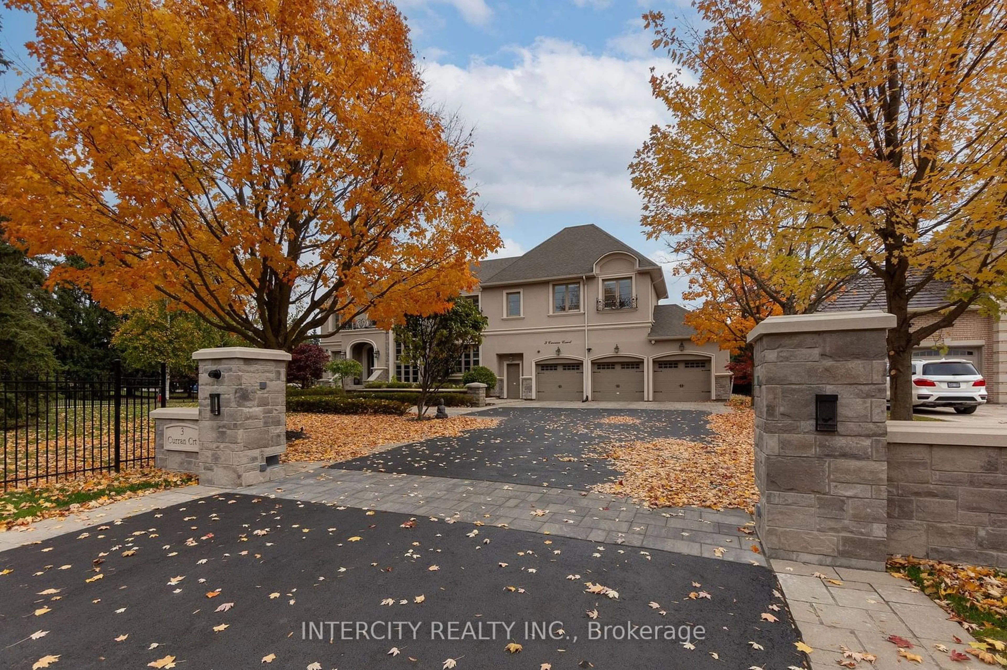 Home with brick exterior material for 3 Curran Crt, King Ontario L7B 1B4