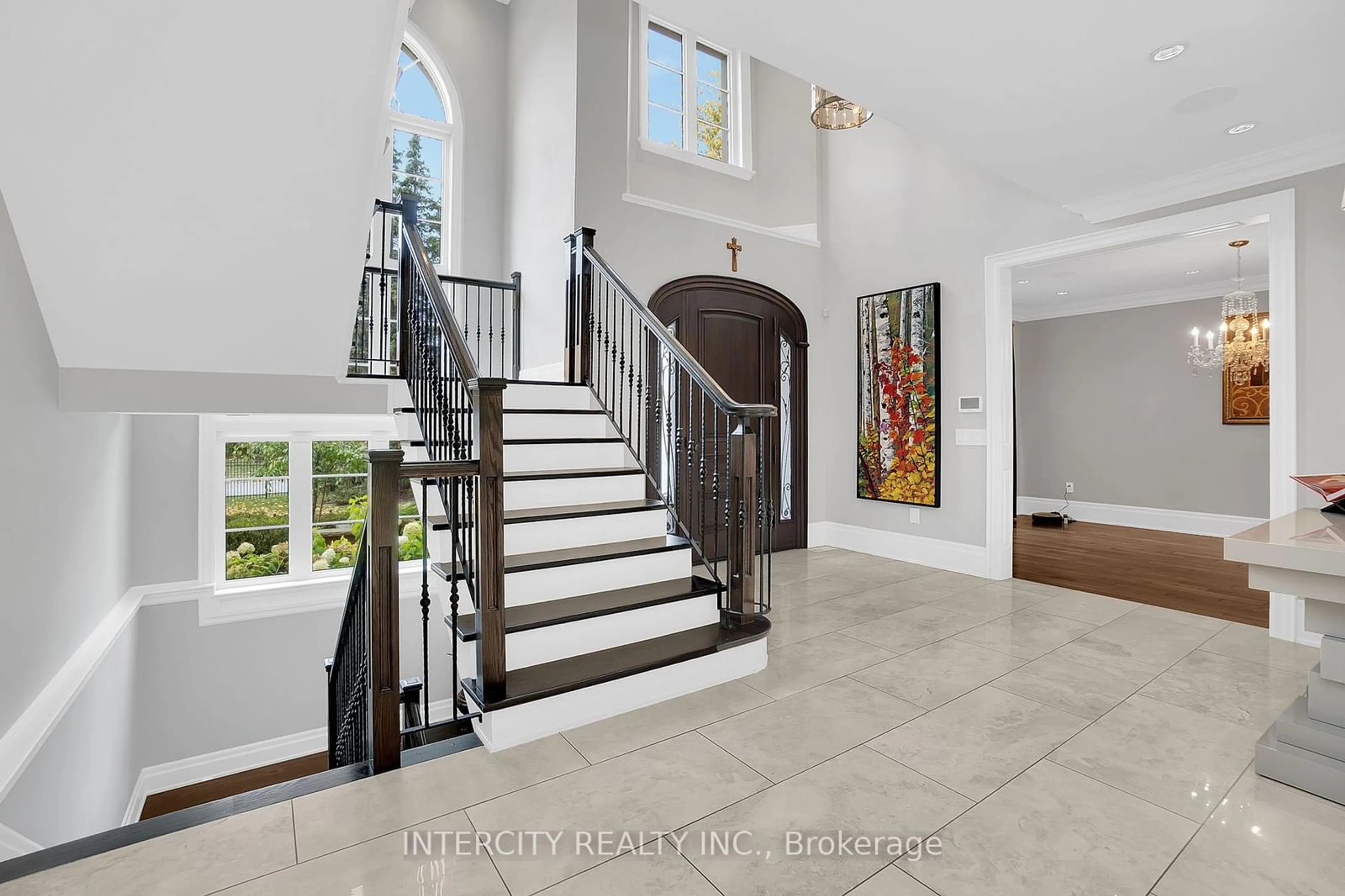 Indoor entryway, wood floors for 3 Curran Crt, King Ontario L7B 1B4