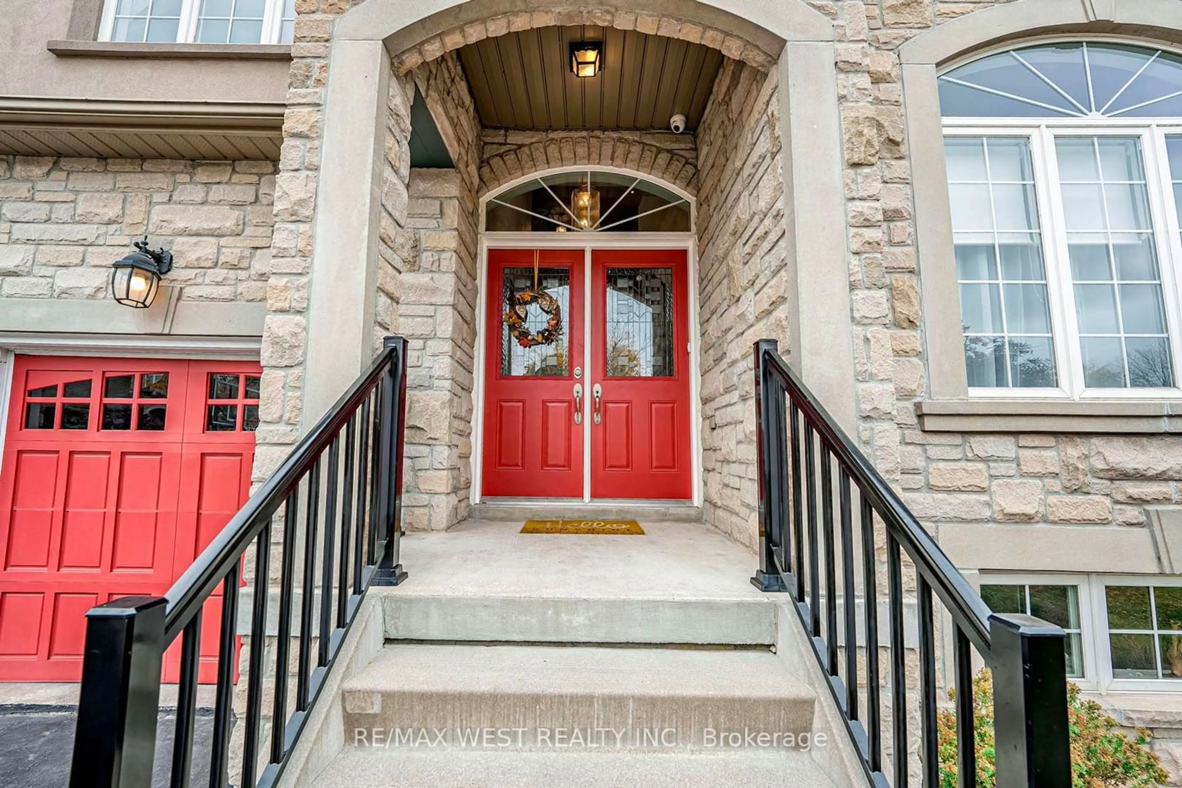 Indoor entryway, wood floors for 5 Westlea Ave, Richmond Hill Ontario L4E 3A5