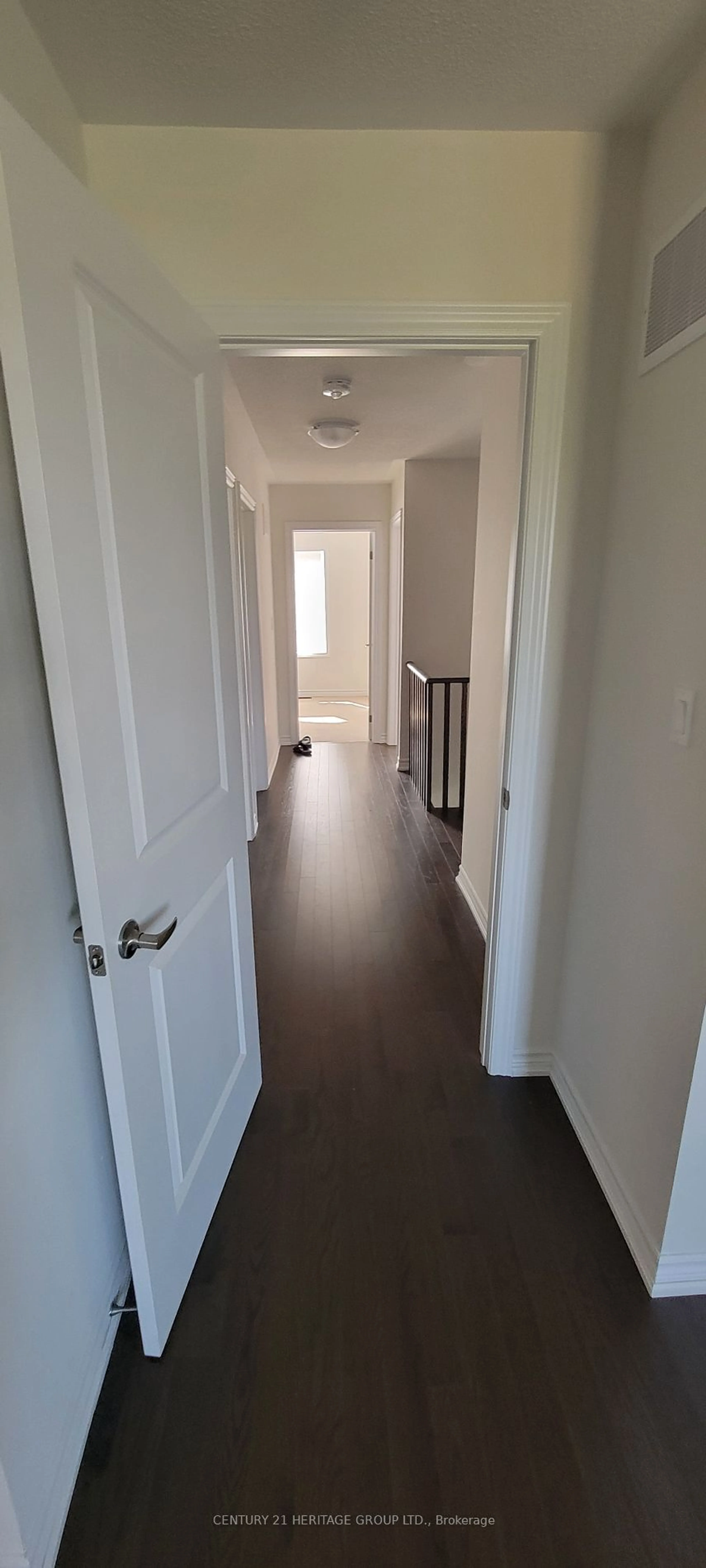 Indoor entryway, wood floors for 246 Ferragine Cres, Bradford West Gwillimbury Ontario L3Z 2A6