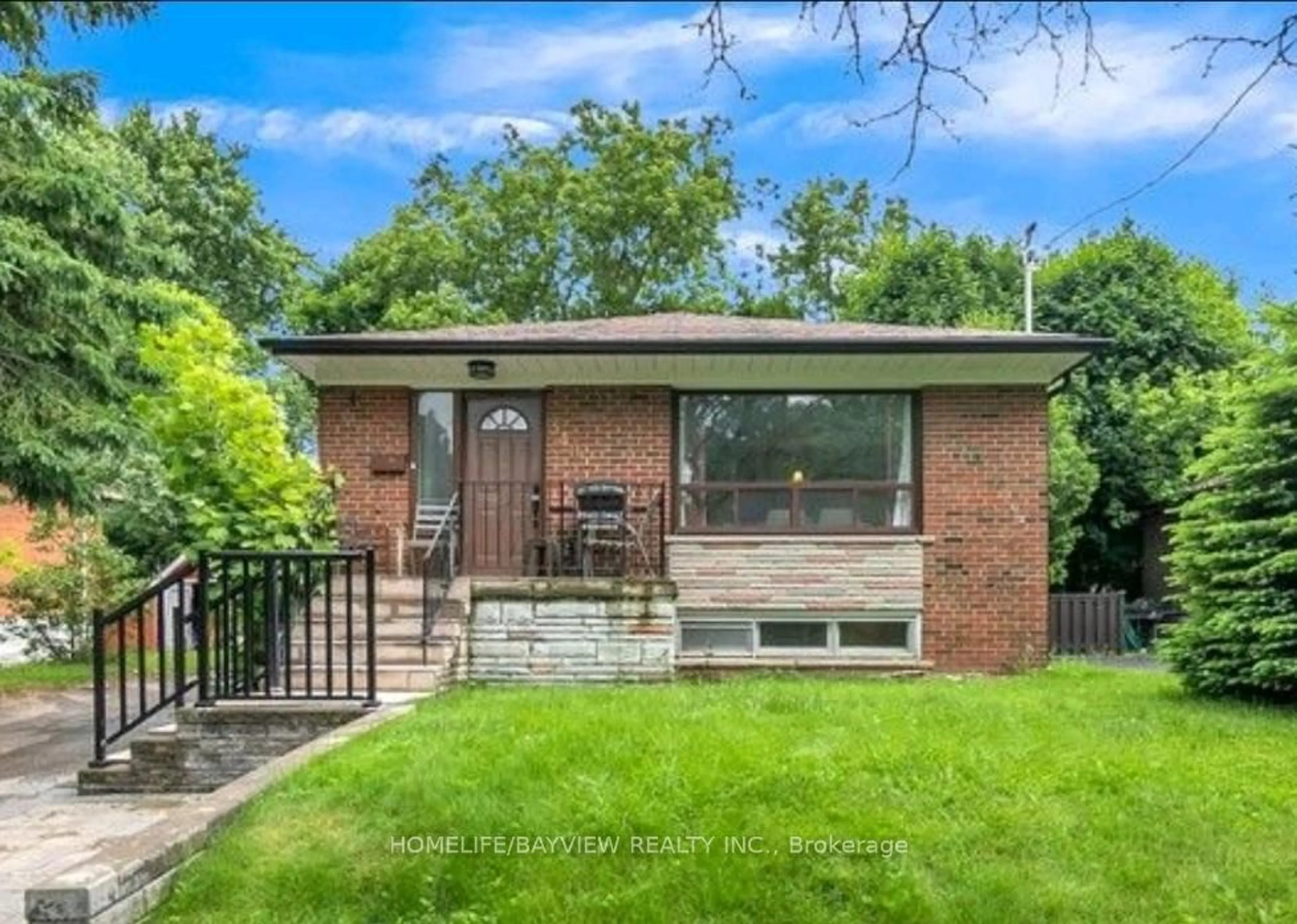 Frontside or backside of a home, the fenced backyard for 340 Skopit Rd, Richmond Hill Ontario L4C 2Y8