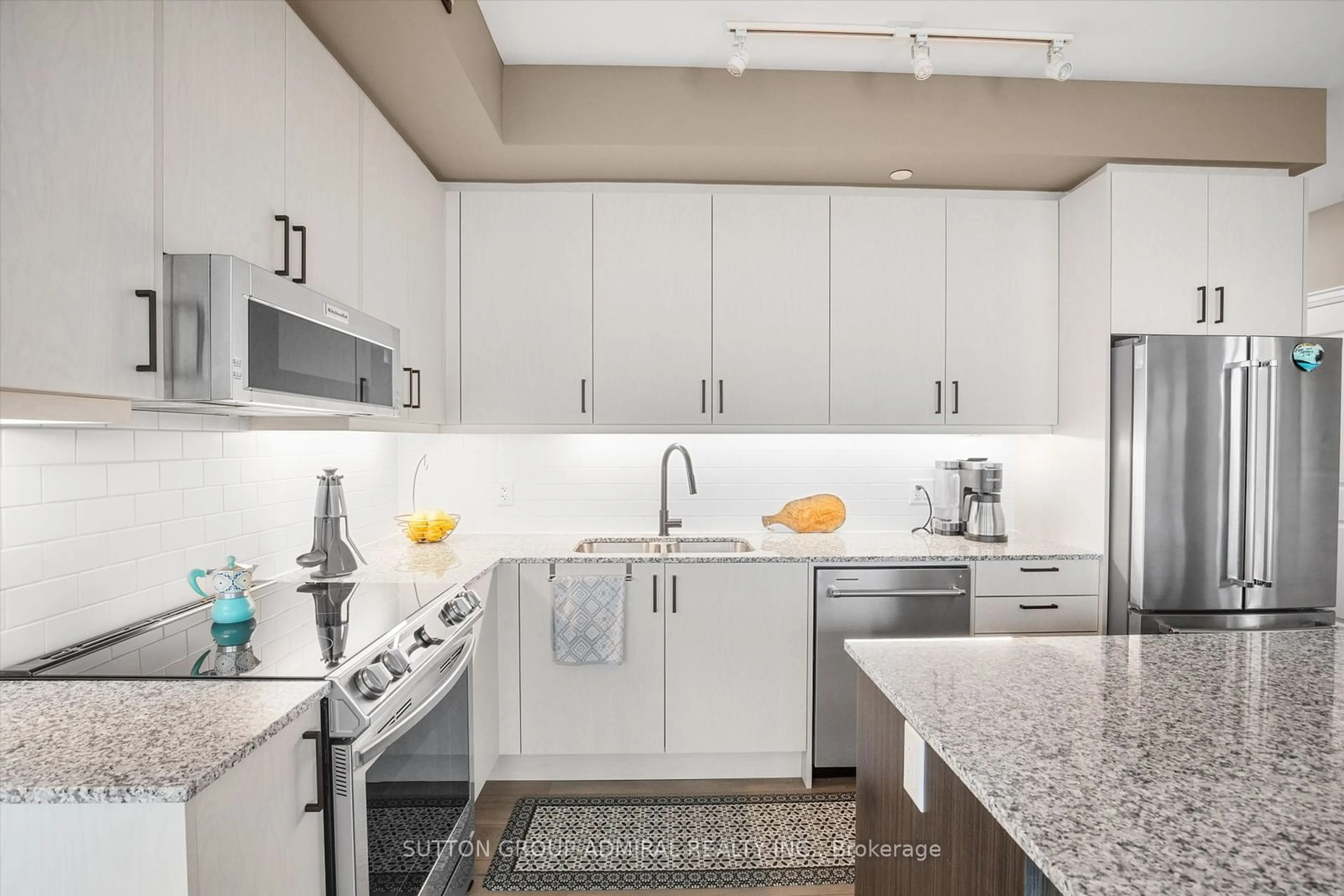 Contemporary kitchen, ceramic floors for 20 Gatineau Dr #1207, Vaughan Ontario L4J 0L3