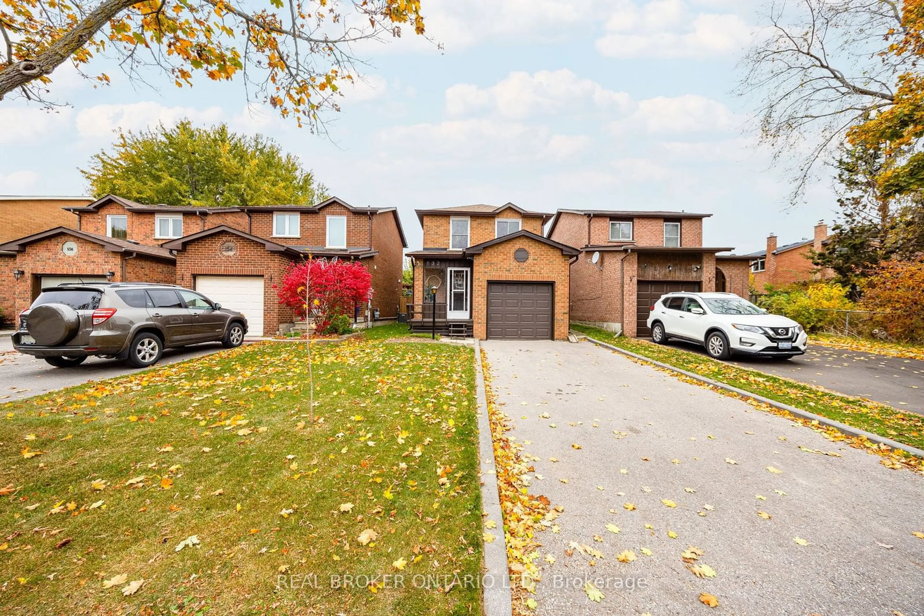 A pic from exterior of the house or condo, the street view for 132 Ashmore Cres, Markham Ontario L3R 6T7