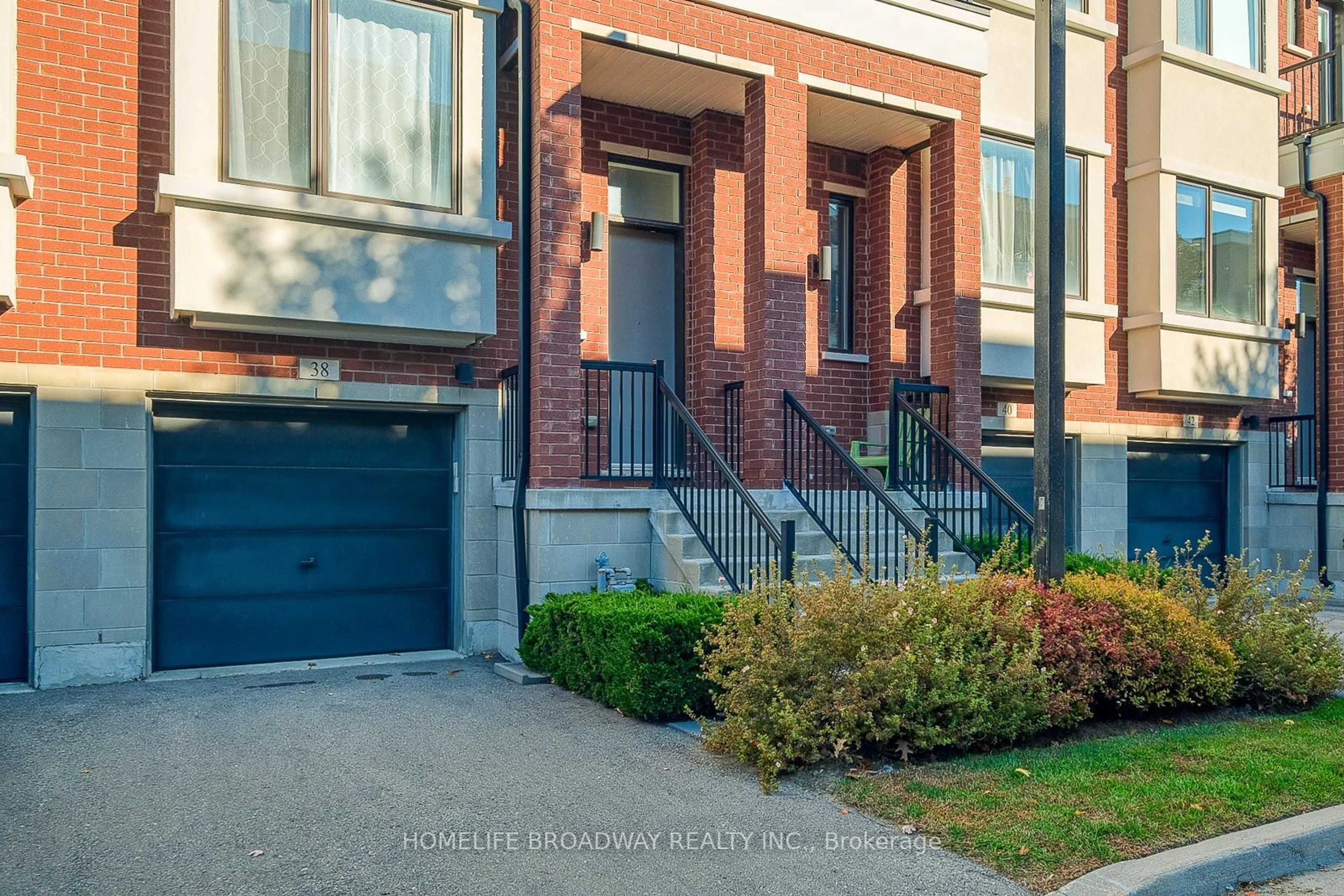 A pic from exterior of the house or condo, the street view for 38 Lafferty Lane, Richmond Hill Ontario L4C 0Z8