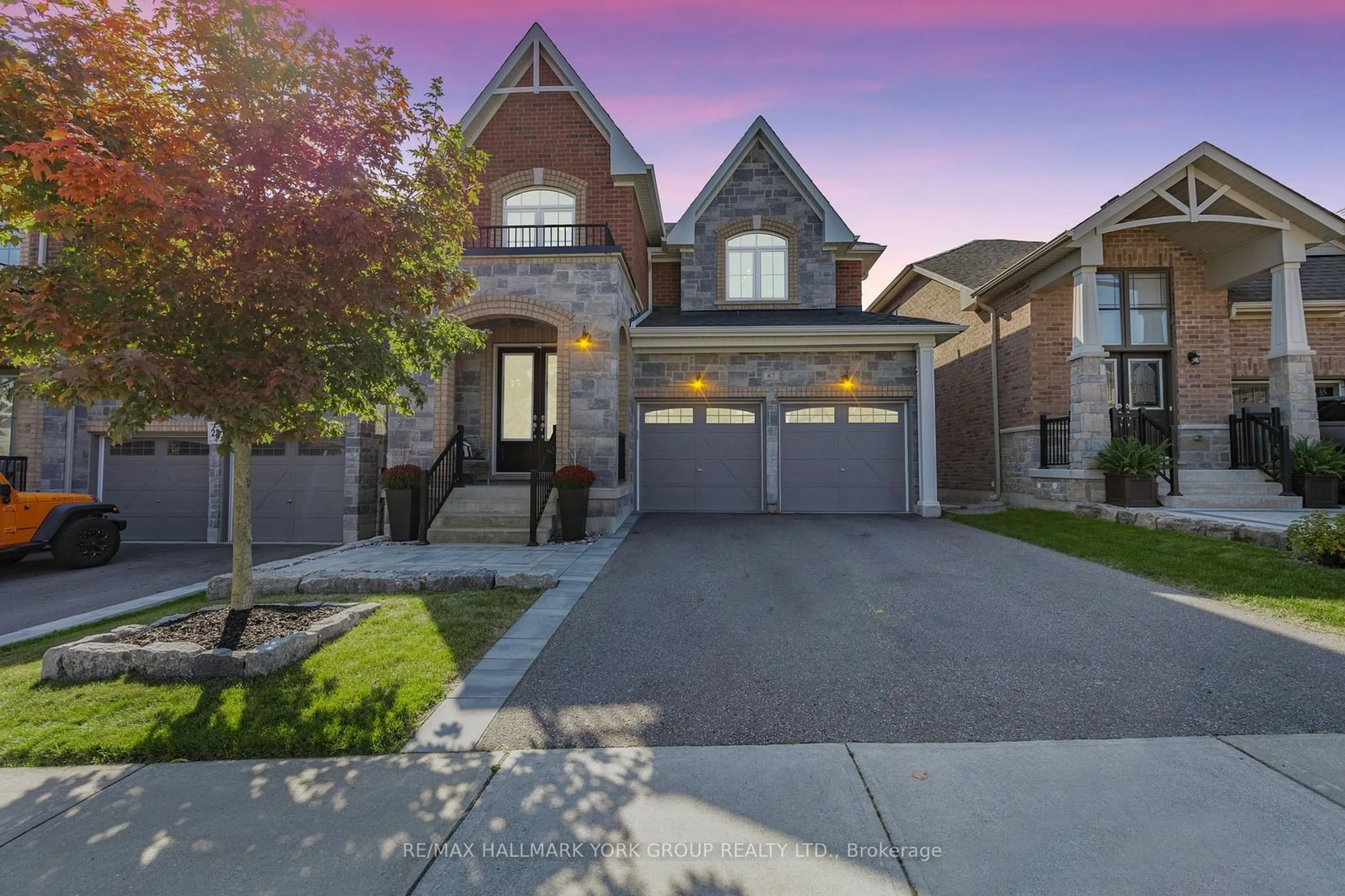 Frontside or backside of a home, the street view for 87 Manor Hampton St, East Gwillimbury Ontario L9N 0P9