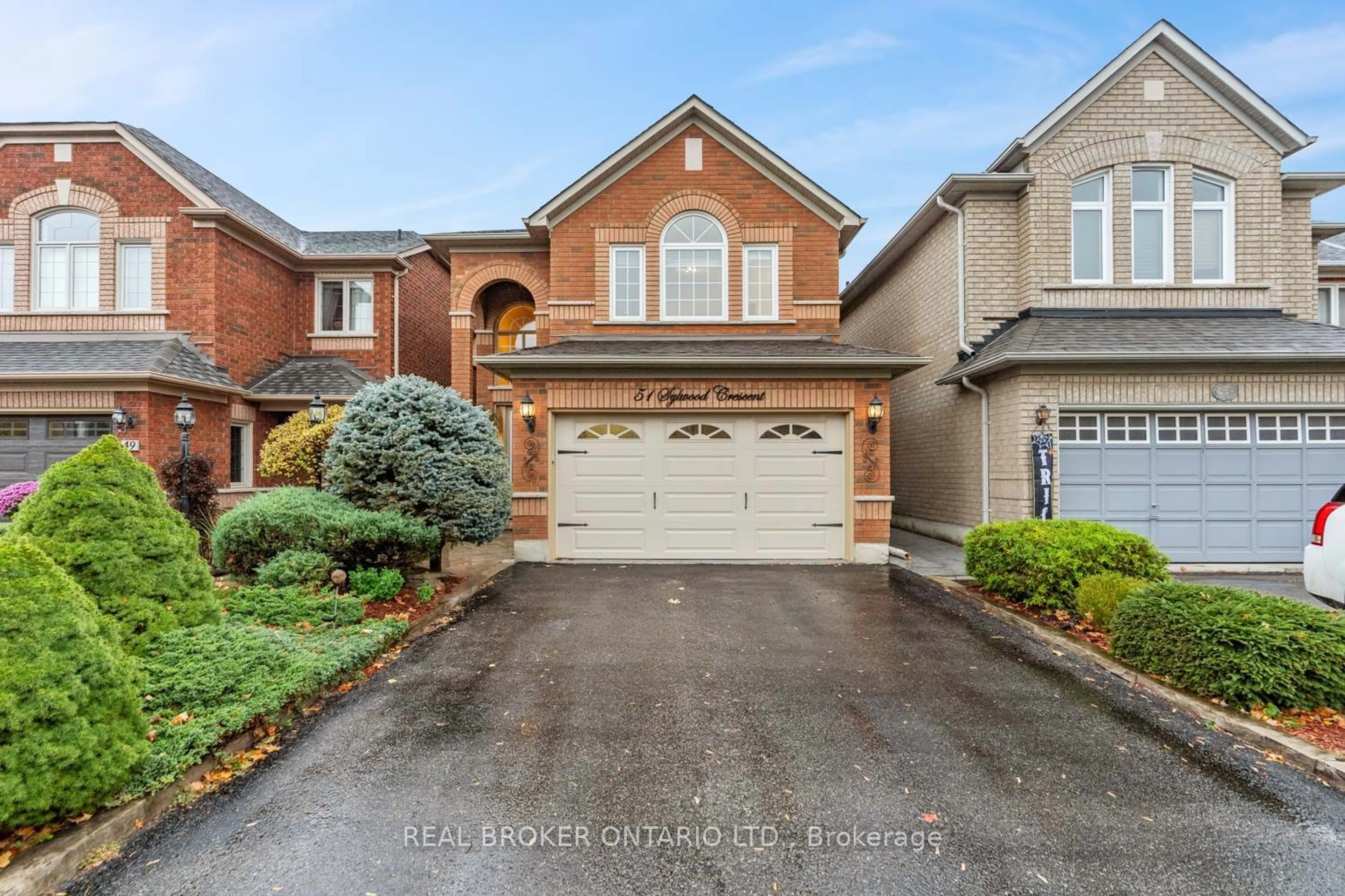 Frontside or backside of a home, cottage for 51 Sylwood Cres, Vaughan Ontario L6A 2R2