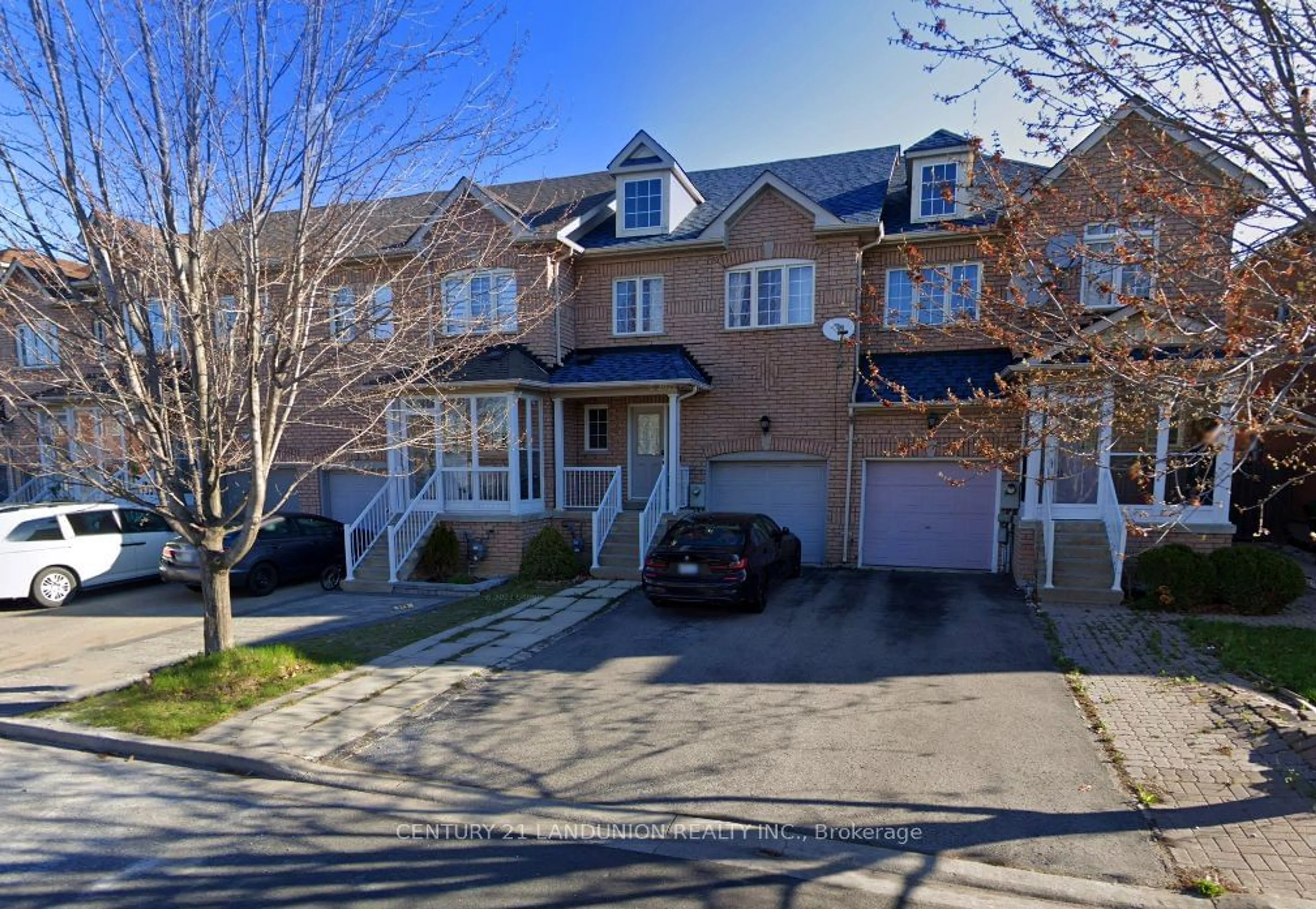 A pic from exterior of the house or condo, the street view for 62 Zio Carlo Dr, Markham Ontario L3R 5E1