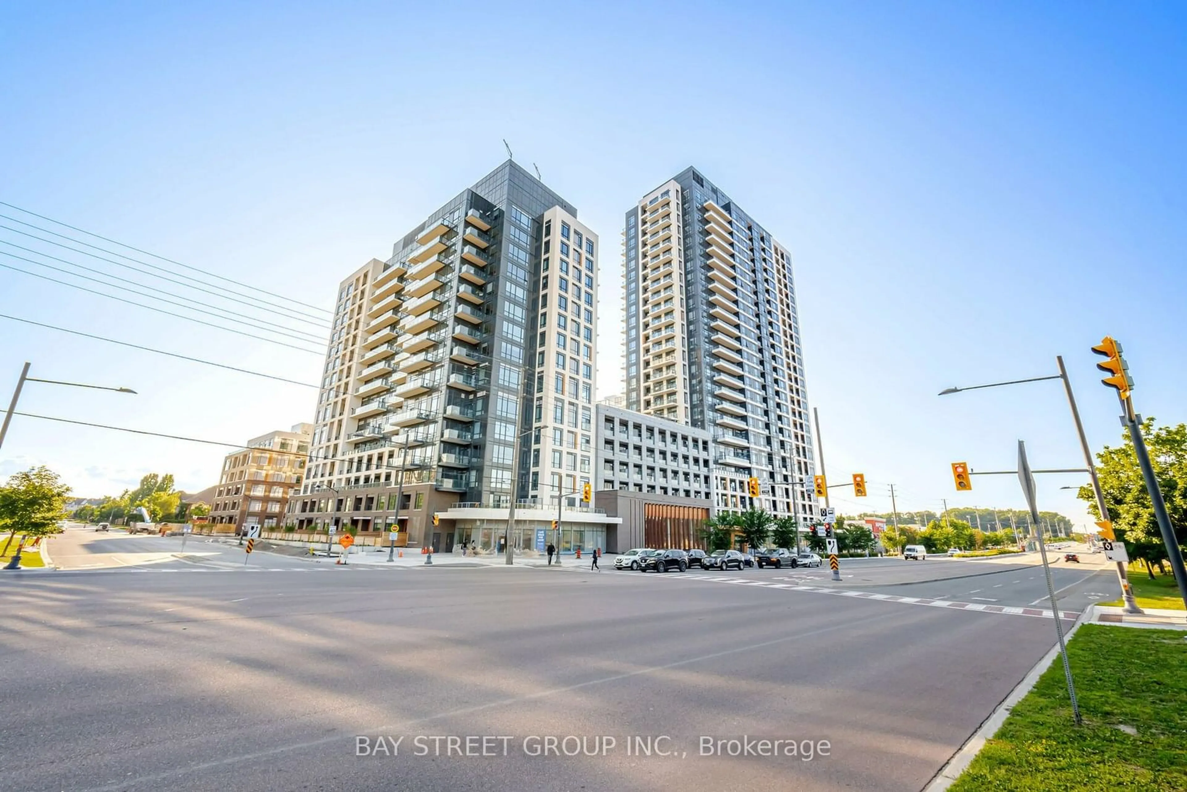 A pic from exterior of the house or condo, the street view for 7950 Bathurst St #1303, Vaughan Ontario L4J 0L4