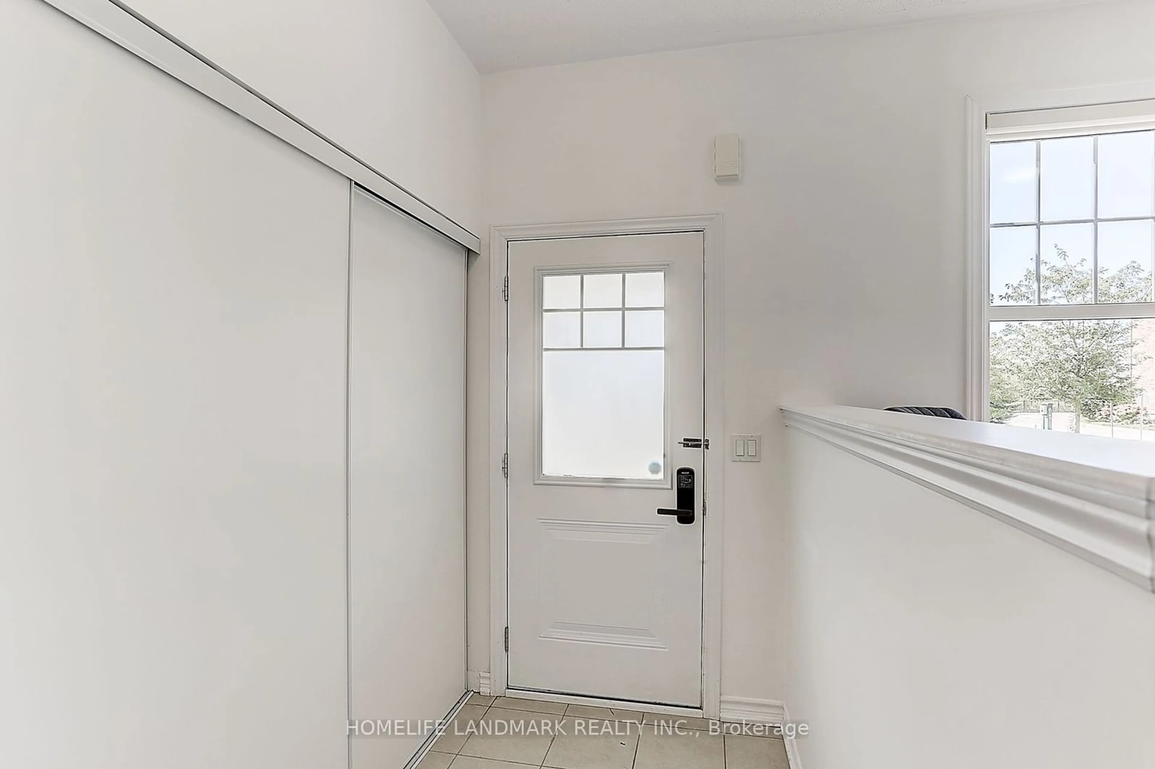 Indoor entryway, not visible floor for 180 Baker Hill Blvd, Whitchurch-Stouffville Ontario L4A 1X9