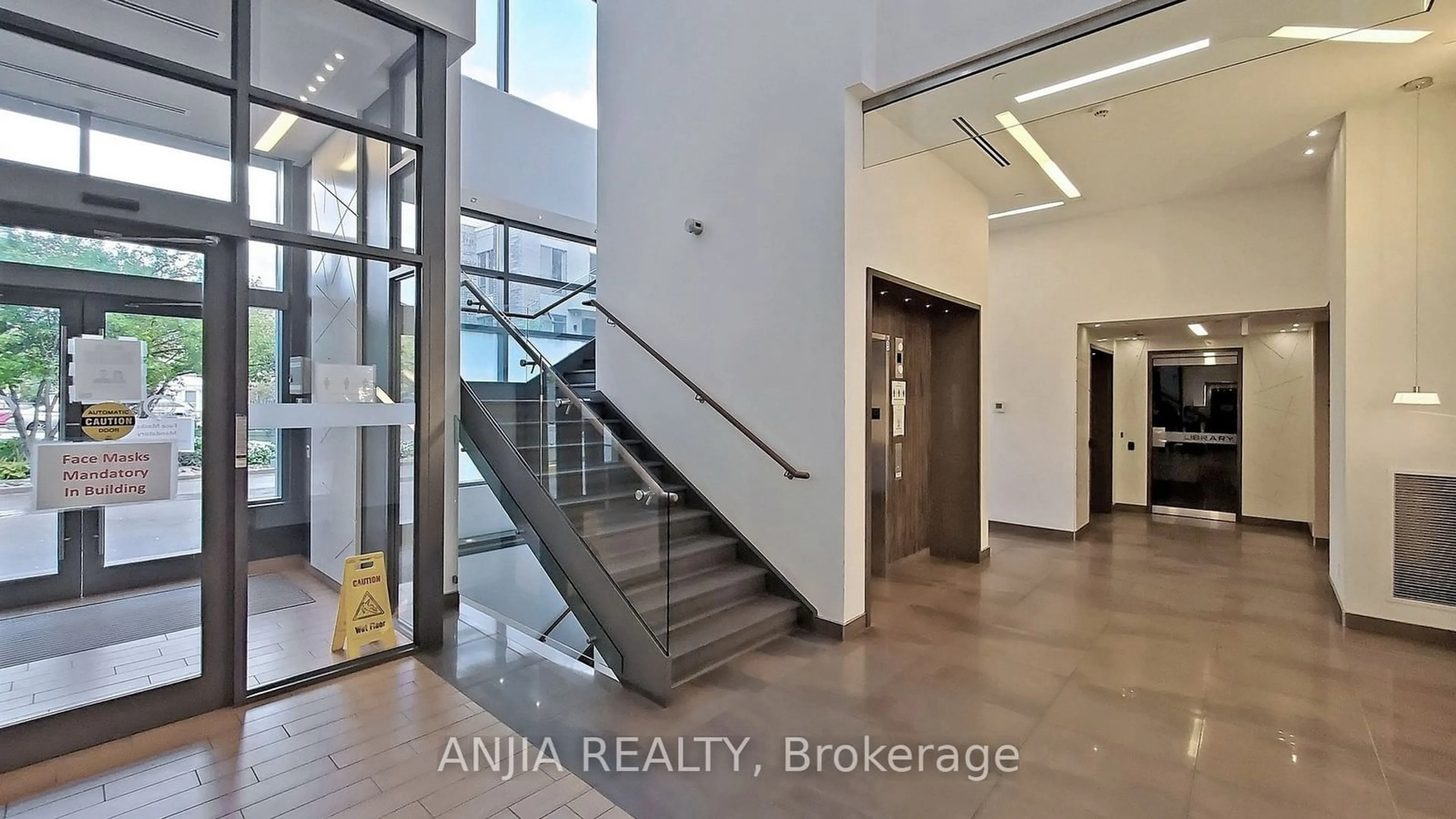 Indoor foyer for 325 South Park Rd #609, Markham Ontario L3T 0B8