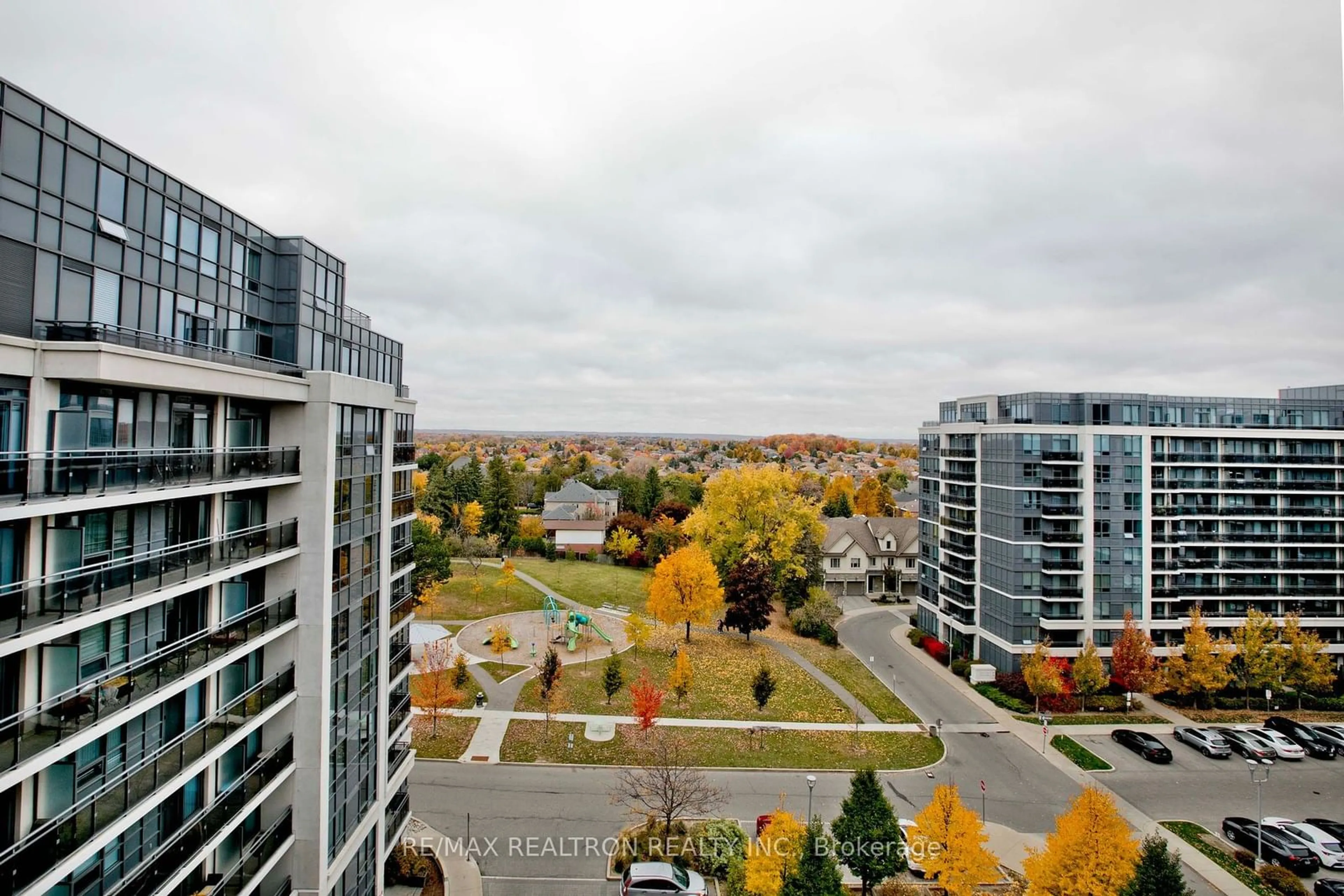 A pic from exterior of the house or condo, the view of city buildings for 370 Highway 7 #1003, Richmond Hill Ontario L4B 0C4