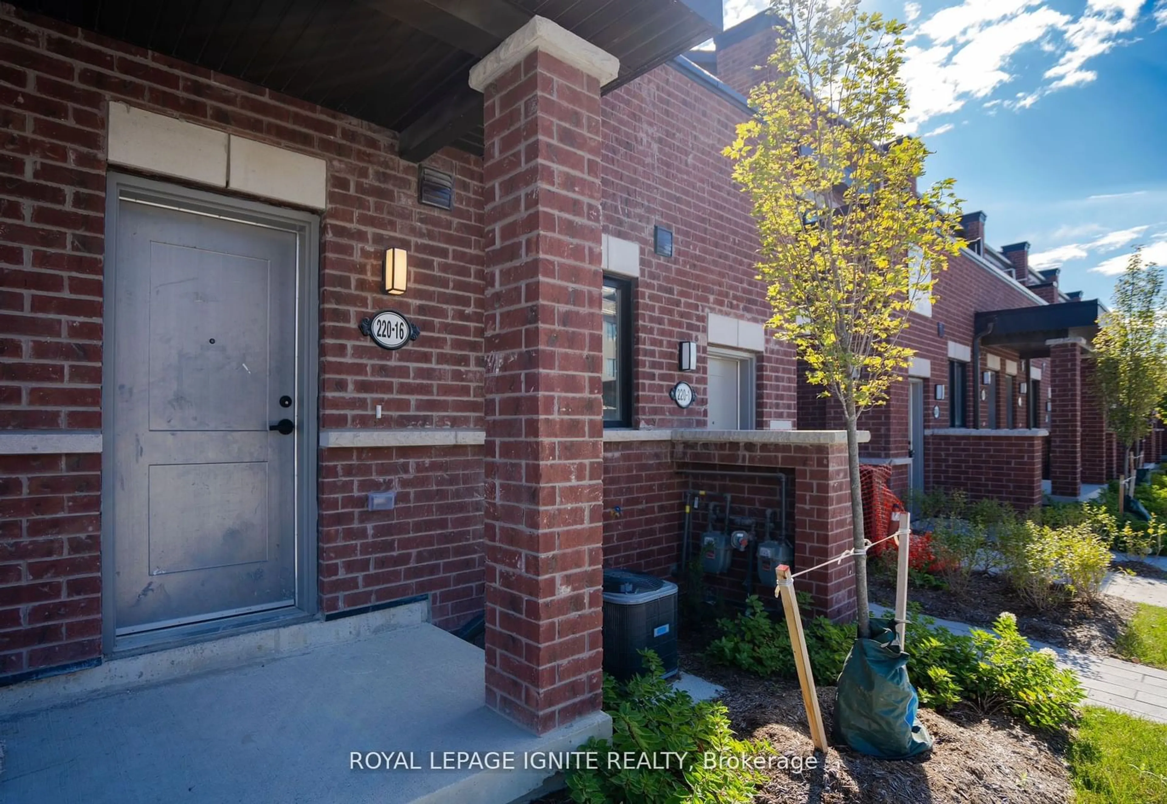 Home with brick exterior material for 220 DISSETTE St #16, Bradford West Gwillimbury Ontario L3Z 4M2