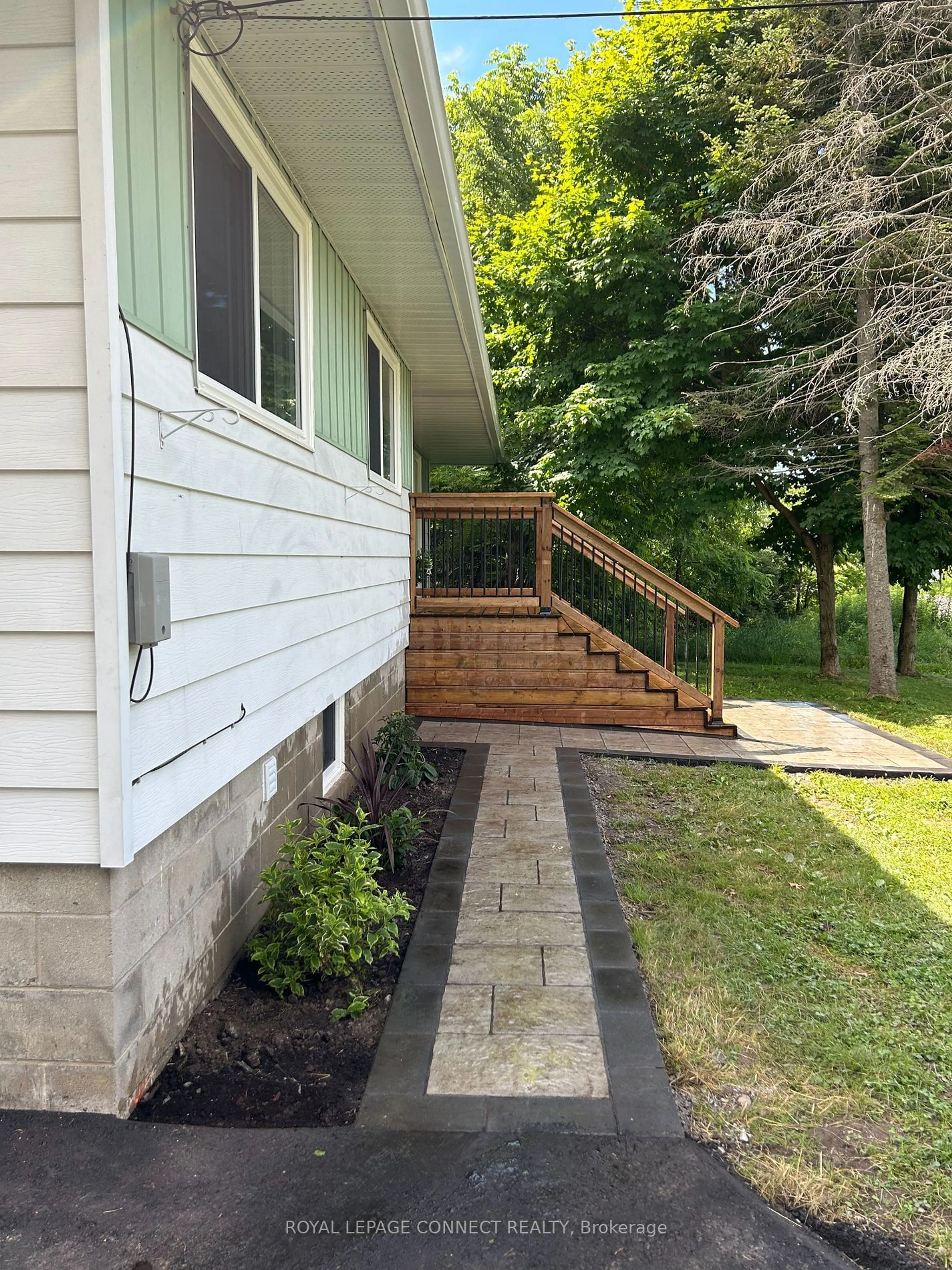 Frontside or backside of a home, cottage for 206 Laidlaw St, Brock Ontario L0E 1E0