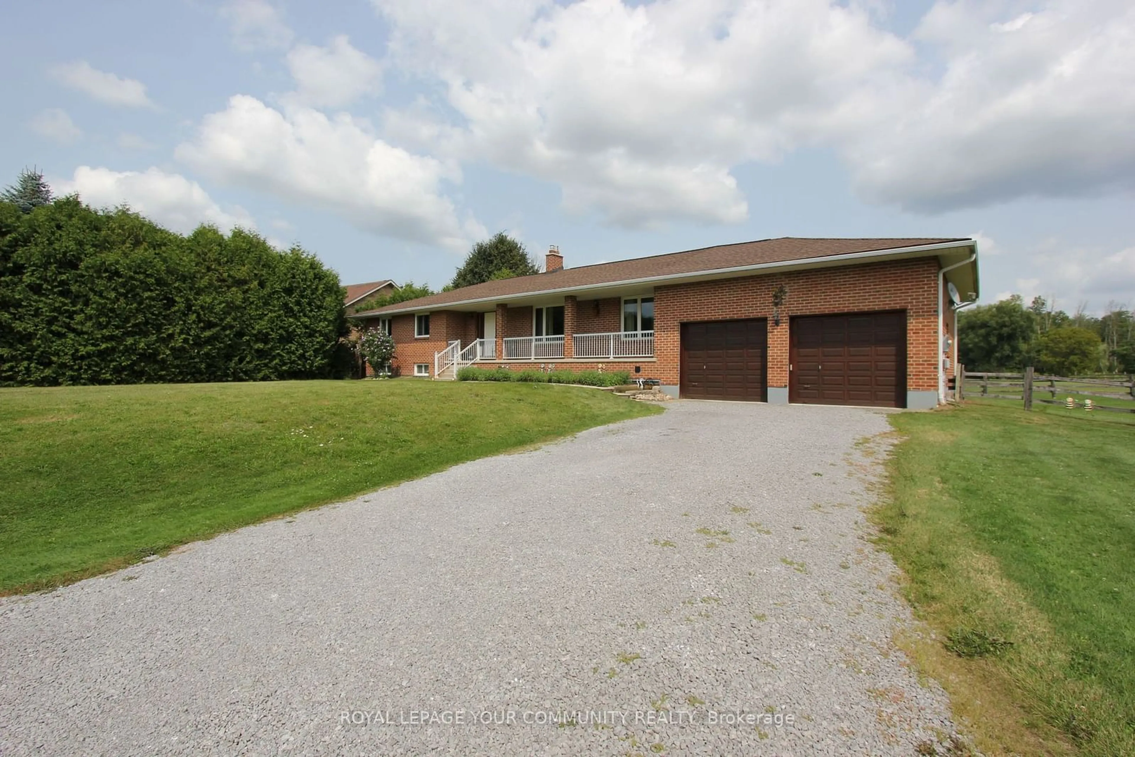 Frontside or backside of a home, the street view for 20161 Bathurst St, East Gwillimbury Ontario L9N 1N3