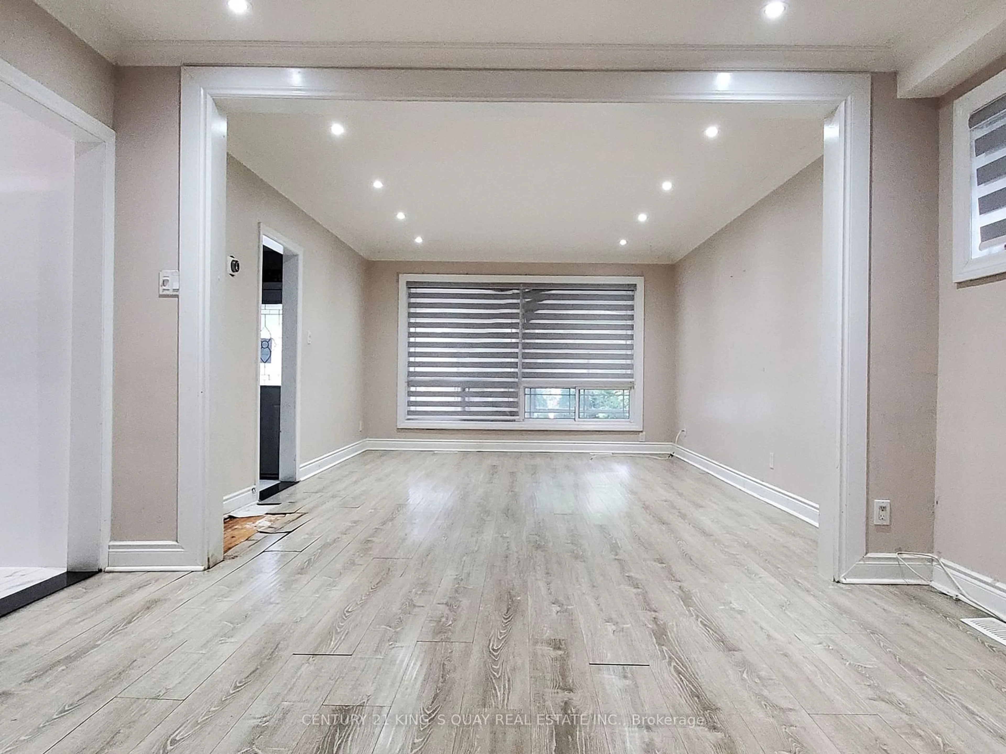 Indoor foyer, wood floors for 80 Main St, Markham Ontario L3R 2E7