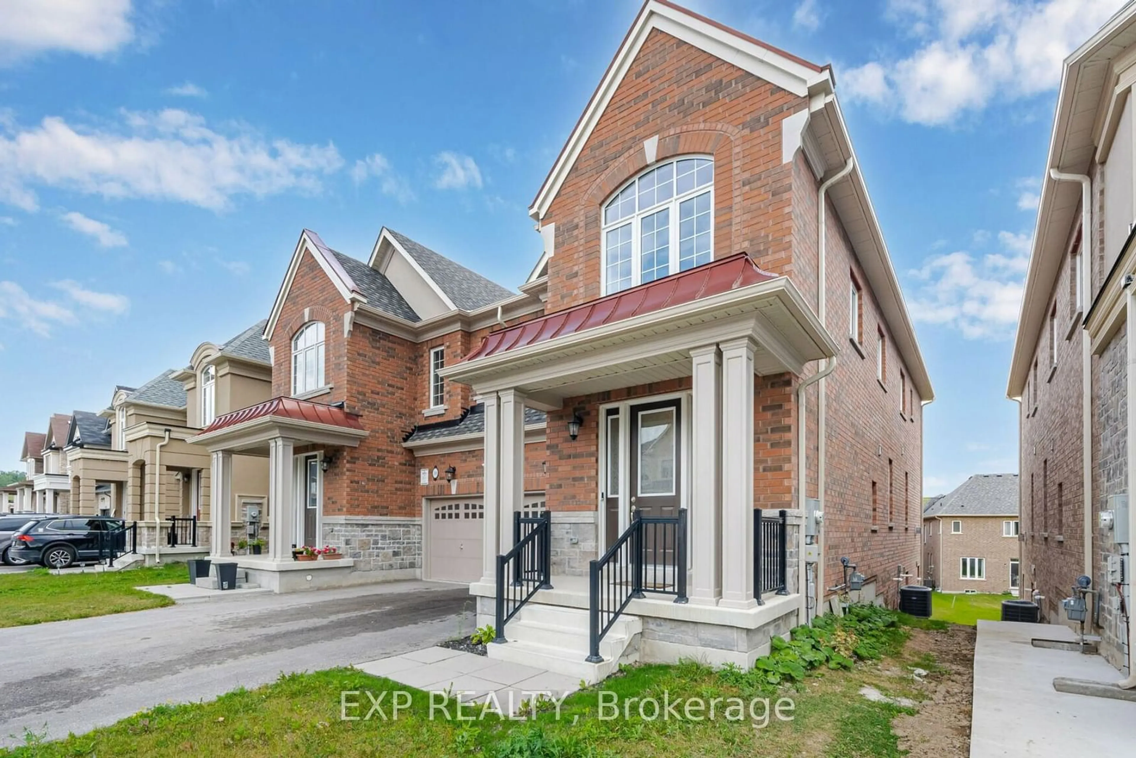 Home with brick exterior material for 32 Richard Boyd Dr, East Gwillimbury Ontario L9N 0S6