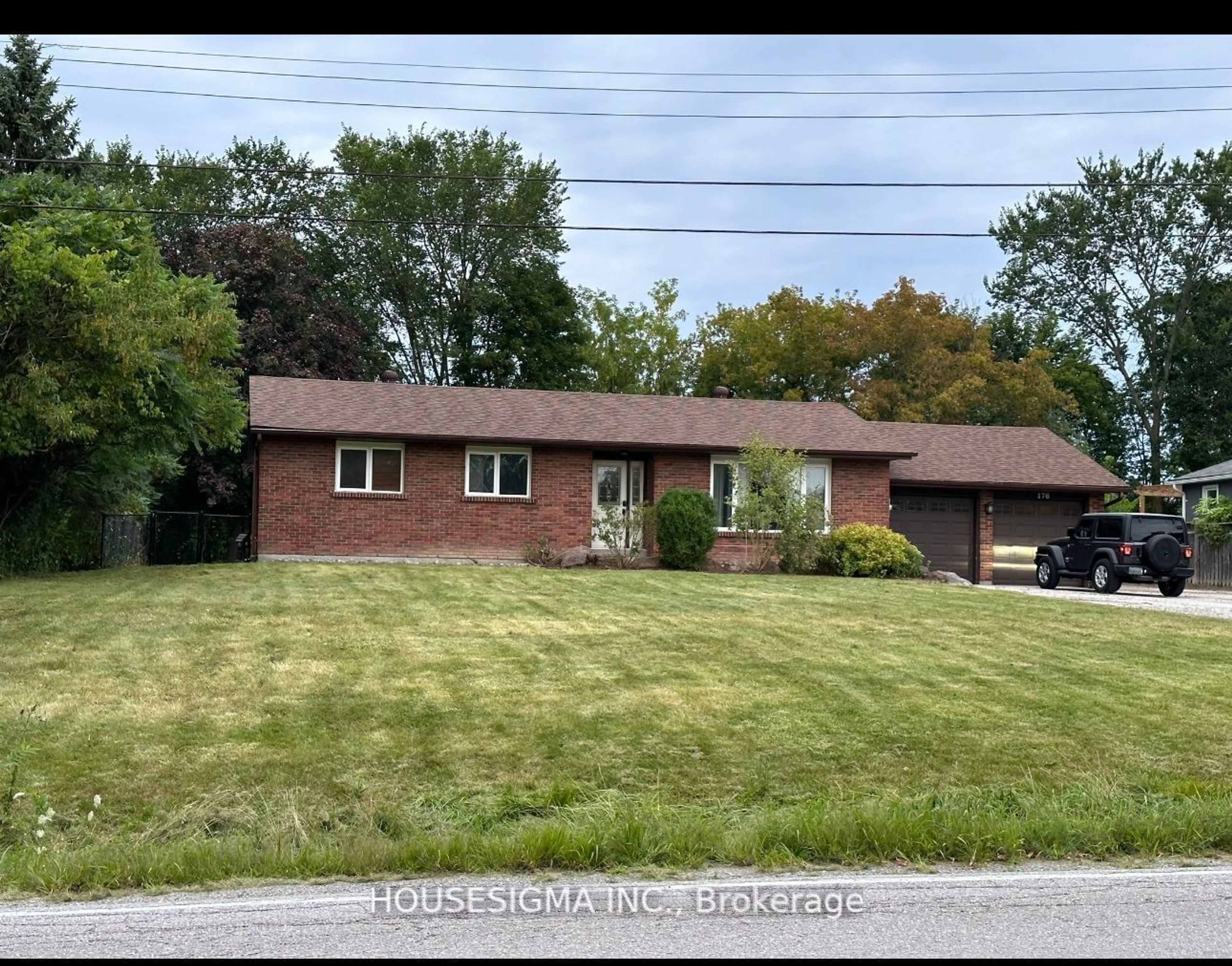 Frontside or backside of a home, the street view for 176 Old Homestead Rd, Georgina Ontario L4P 3C8