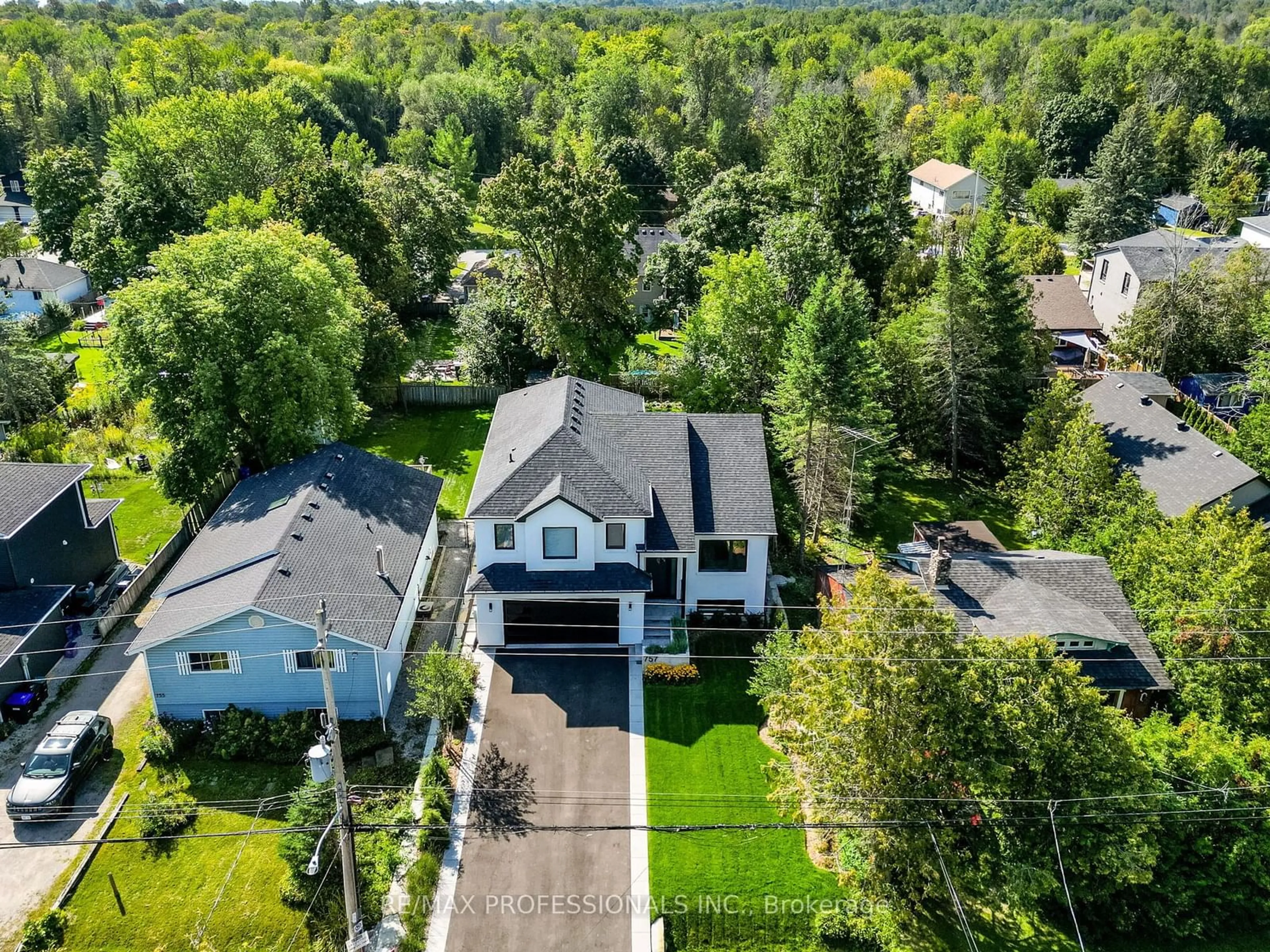 Frontside or backside of a home, cottage for 757 10th Line, Innisfil Ontario L9S 3N3