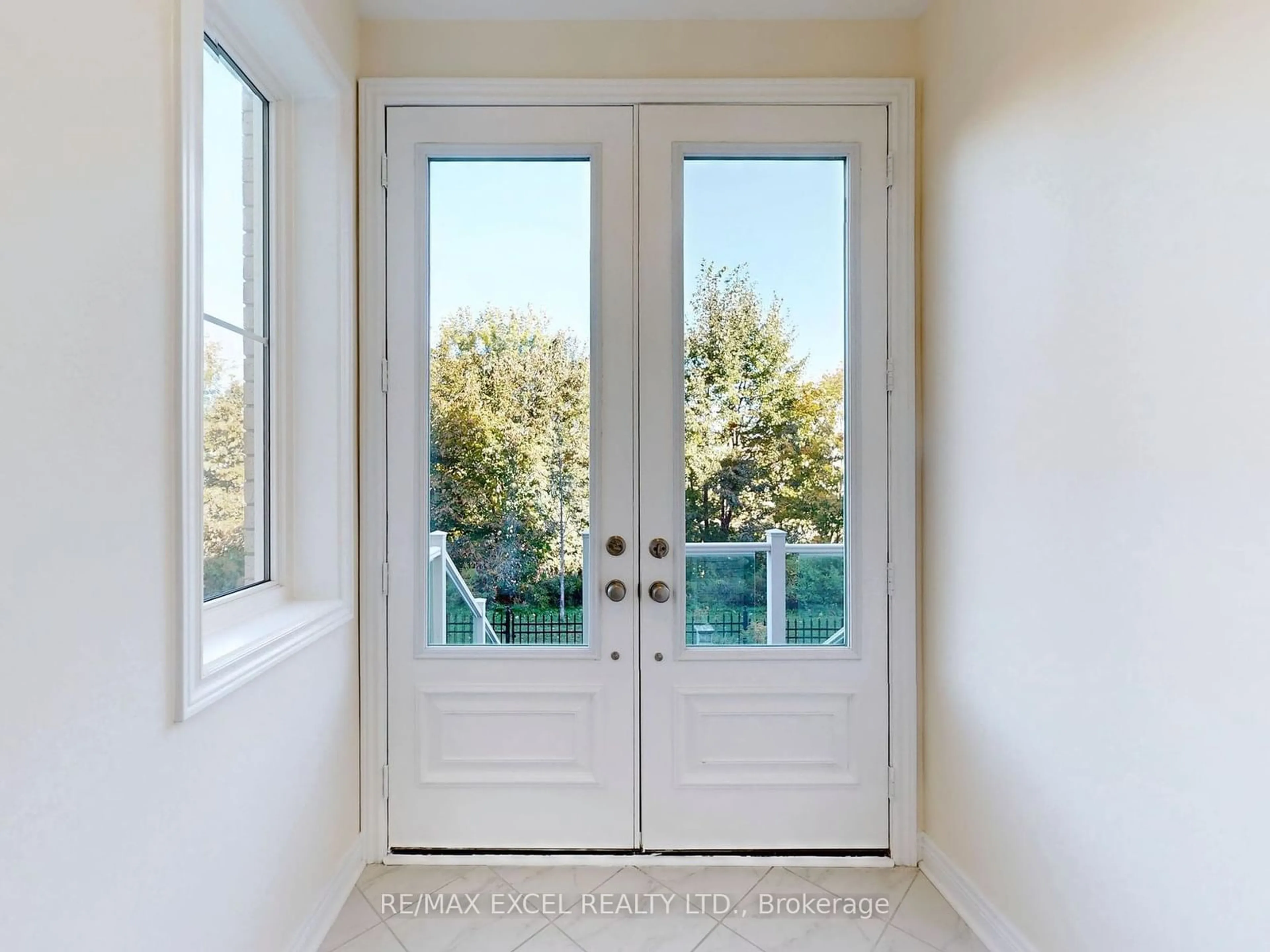 Indoor entryway, wood floors for 41 Victor Herbert Way, Markham Ontario L6C 0N6