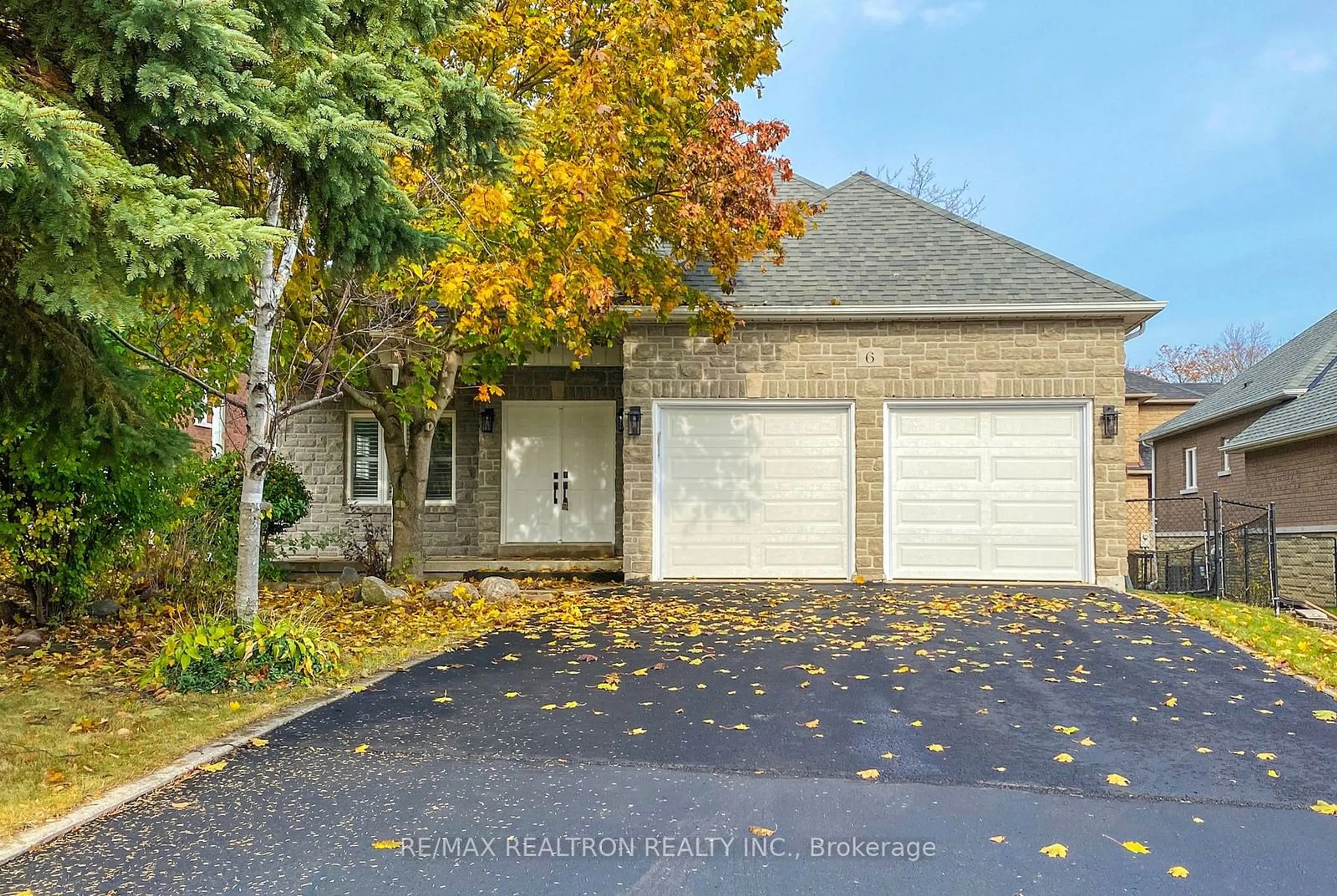 A pic from exterior of the house or condo, the street view for 6 Snively St, Richmond Hill Ontario L4E 3E7