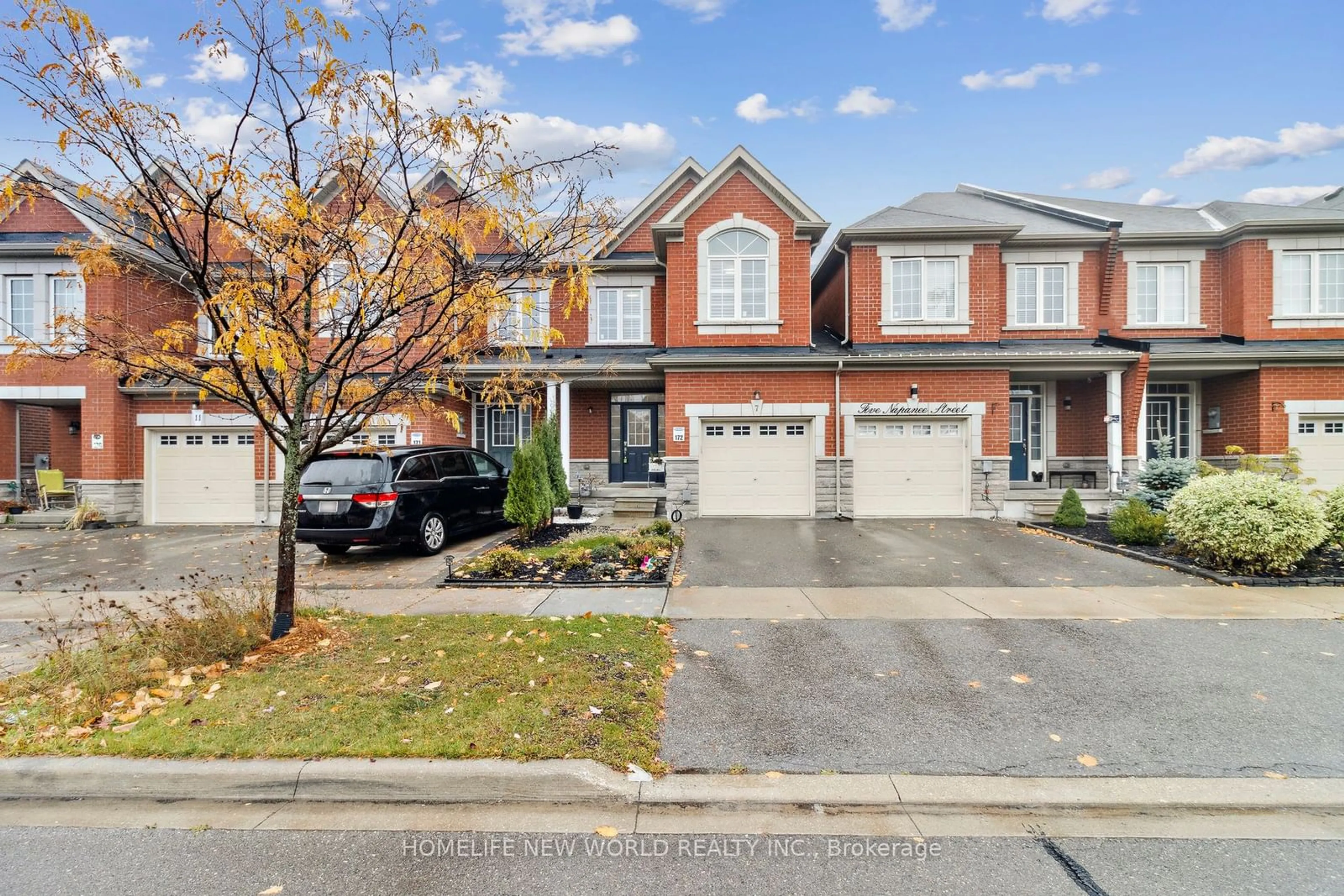 A pic from exterior of the house or condo, the street view for 7 Napanee St, Richmond Hill Ontario L4E 0X4