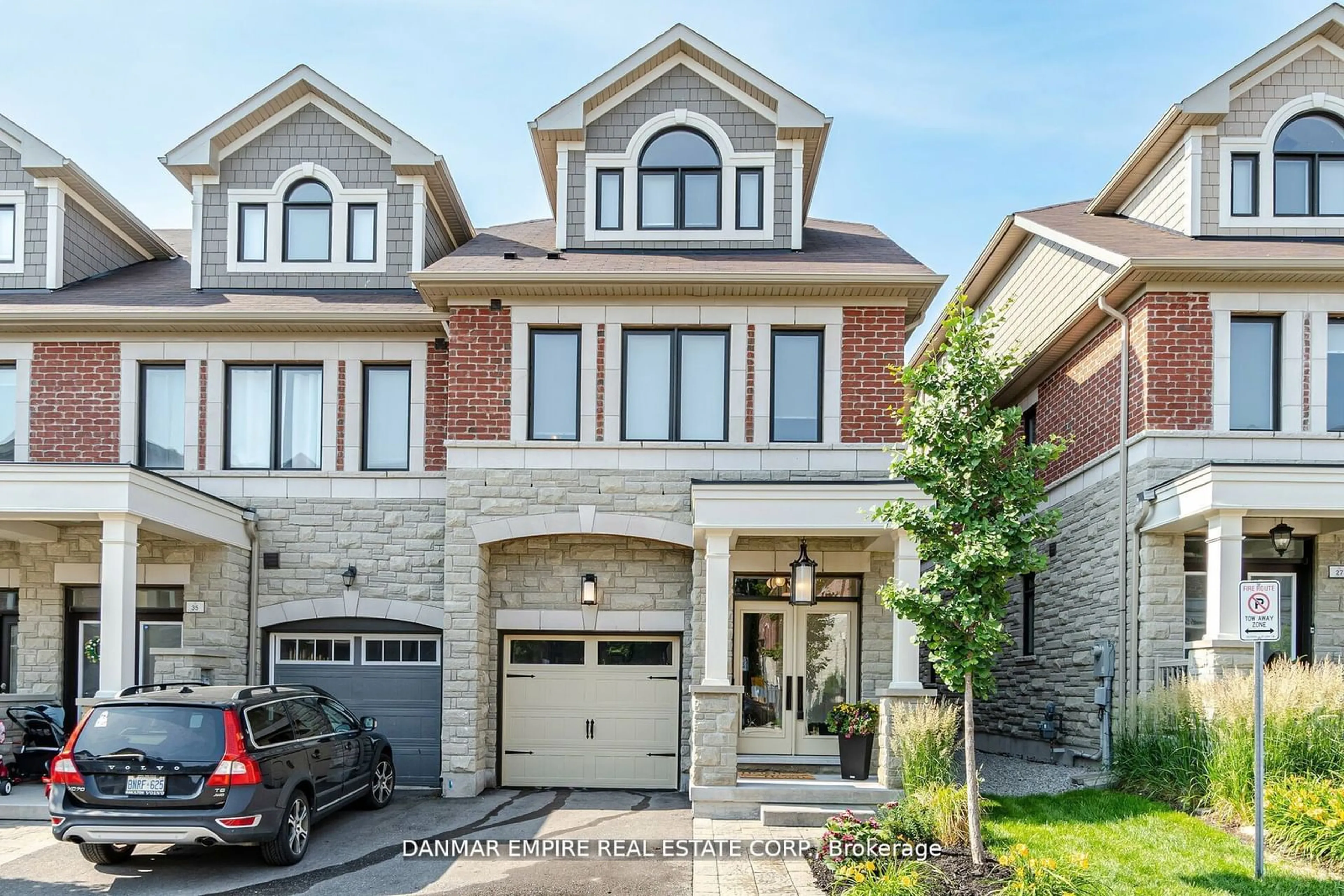 Home with brick exterior material for 31 Hiawatha Crt, Vaughan Ontario L4L 0J2