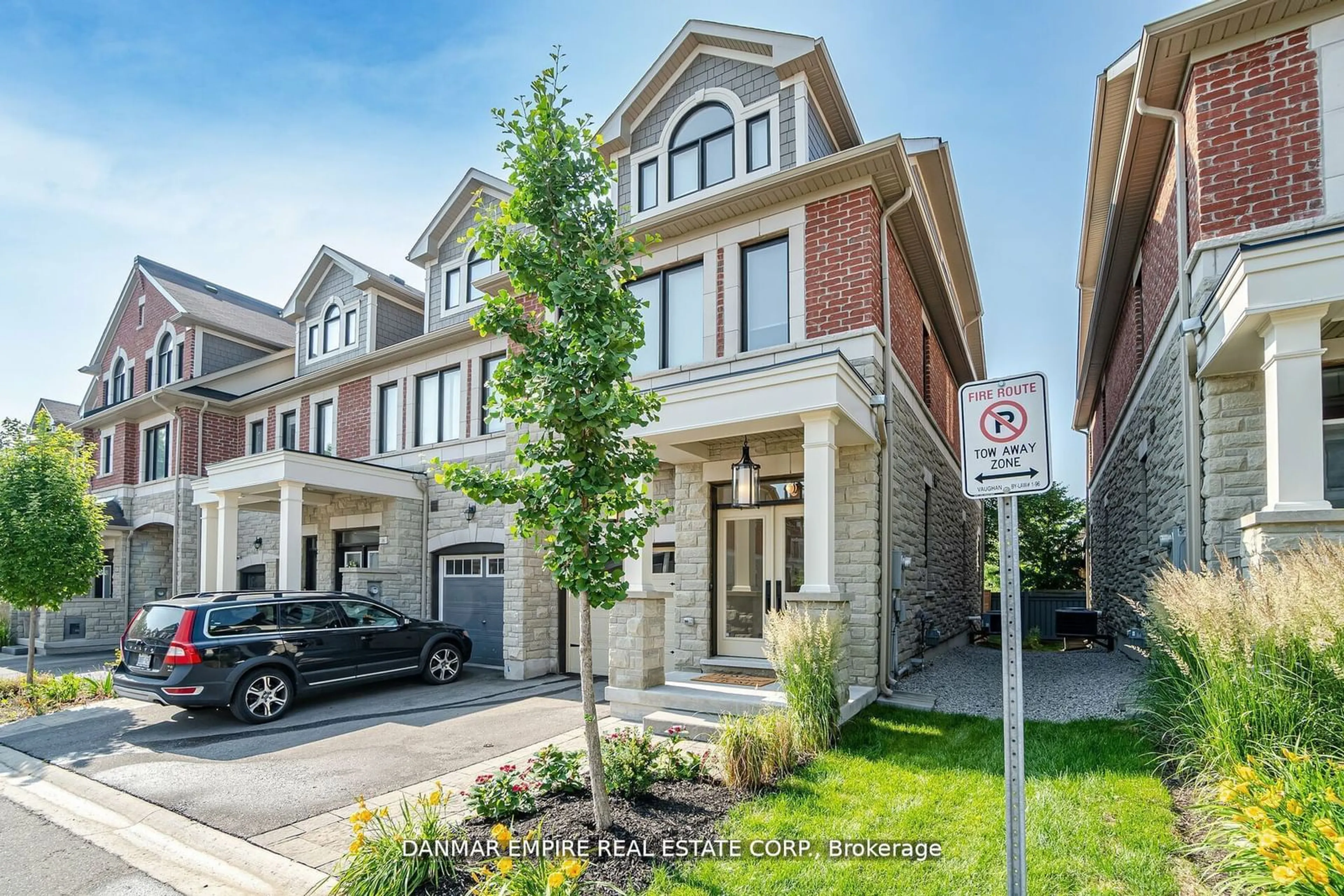 A pic from exterior of the house or condo, the street view for 31 Hiawatha Crt, Vaughan Ontario L4L 0J2