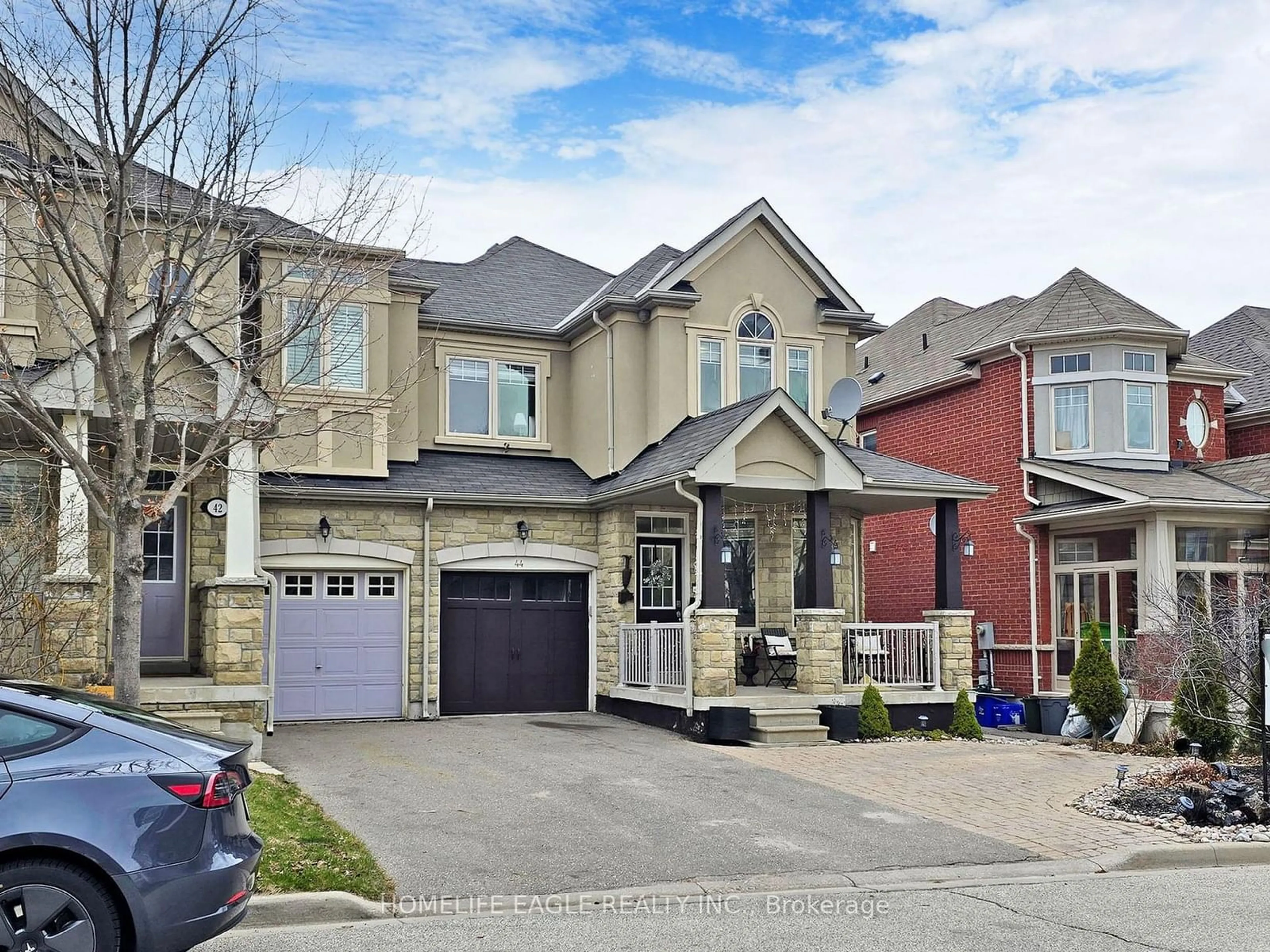 Frontside or backside of a home, the street view for 44 Pexton Ave, Richmond Hill Ontario L4E 4Y4