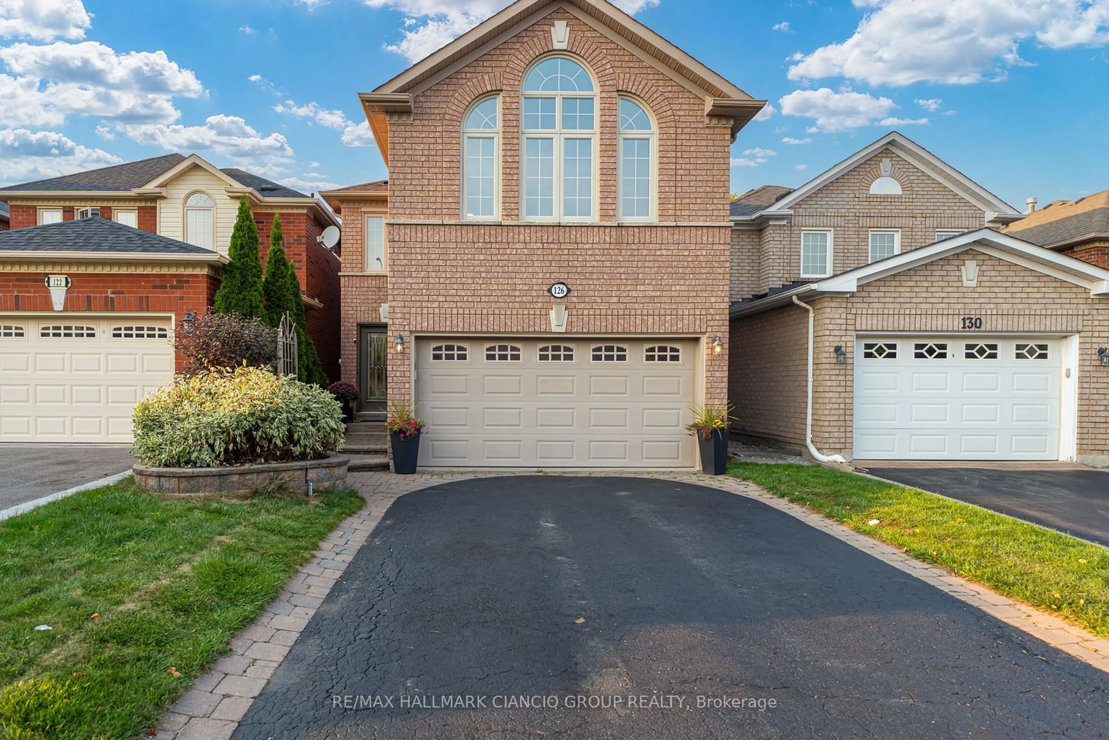 Frontside or backside of a home, the street view for 126 Rush Rd, Aurora Ontario L4G 7G5