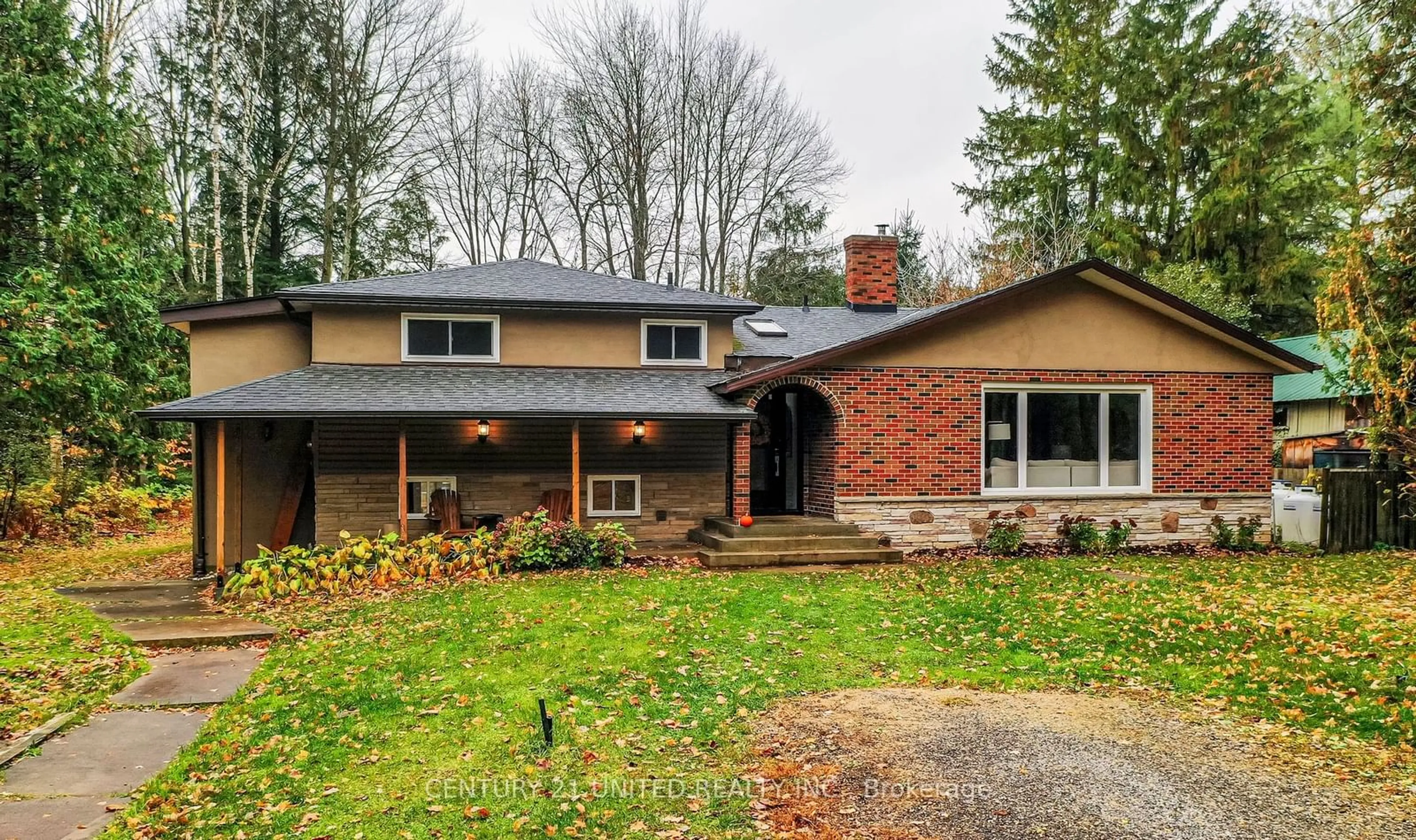 Frontside or backside of a home, cottage for 647C Ravenshoe Rd, Uxbridge Ontario L9P 1R2