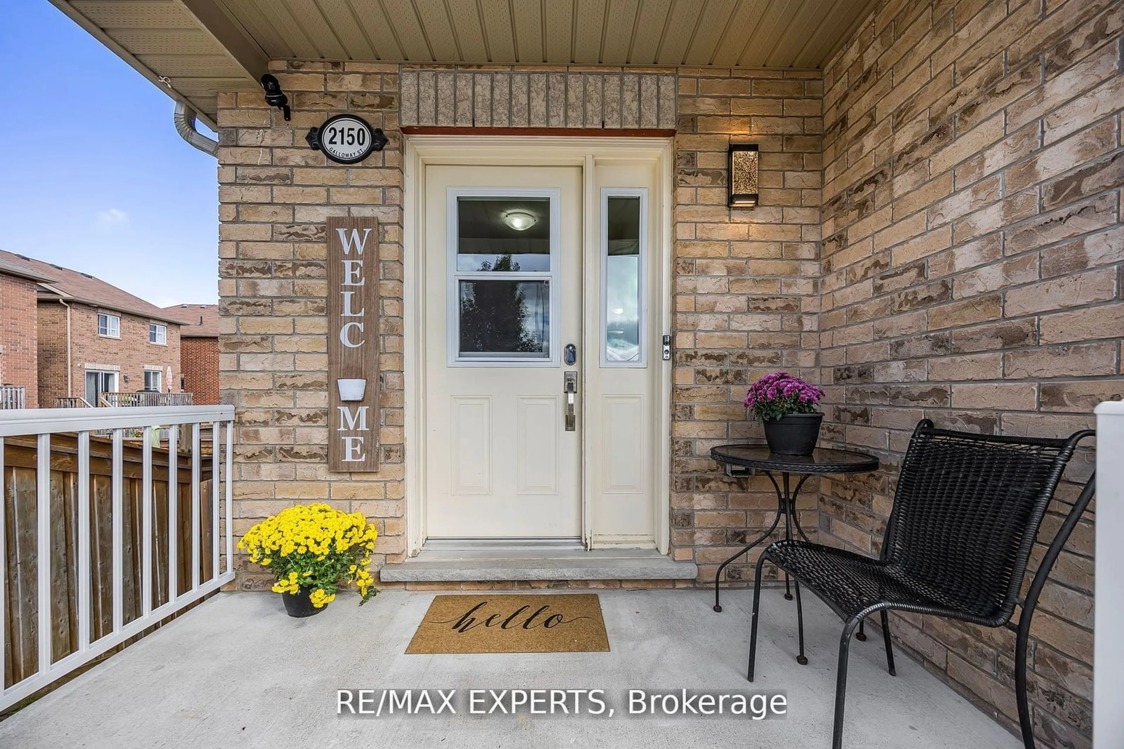 Indoor entryway, wood floors for 2150 Galloway St, Innisfil Ontario K6H 5R6