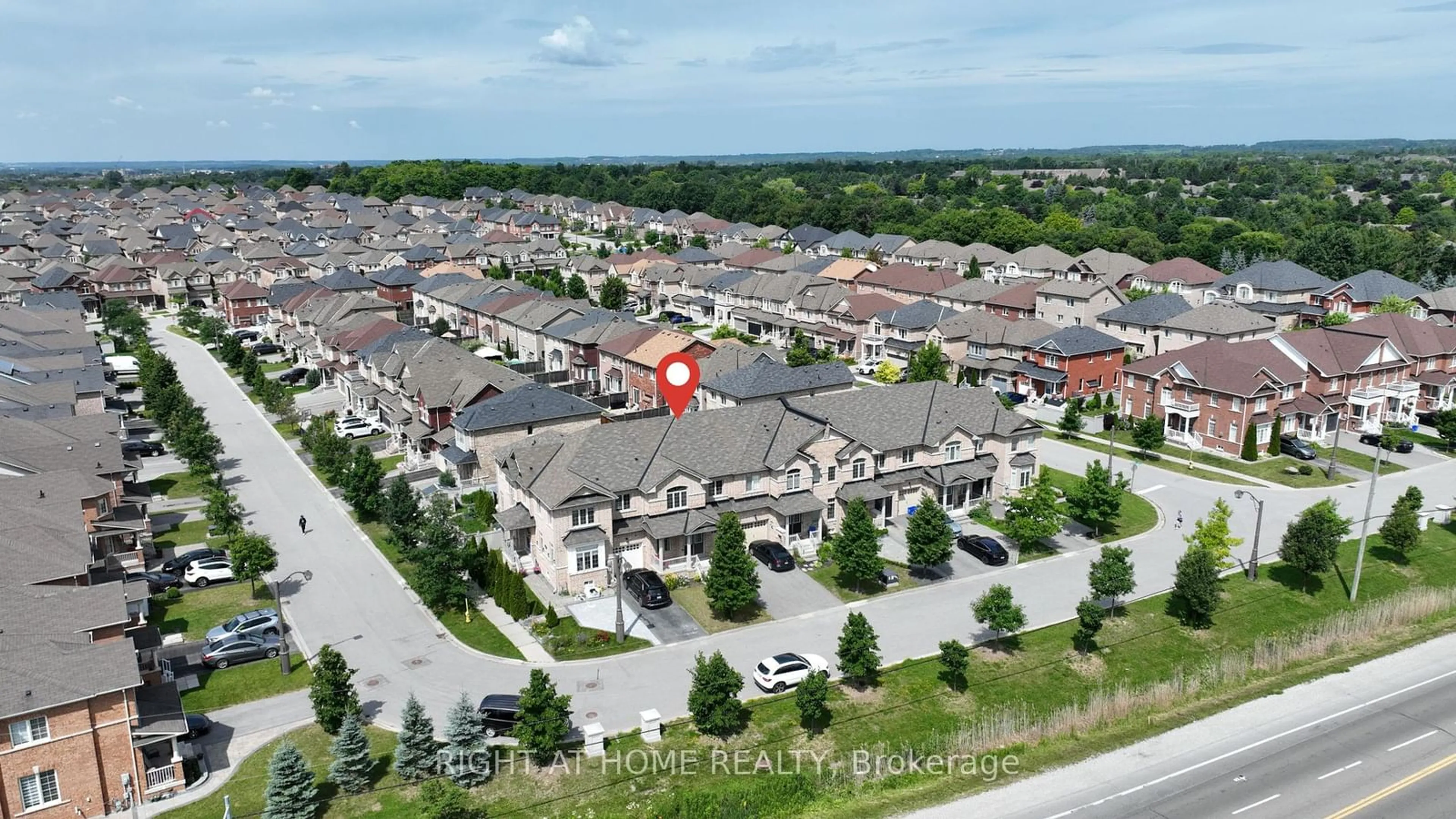 A pic from exterior of the house or condo, the street view for 103 Durhamview Cres, Whitchurch-Stouffville Ontario L4A 1S2