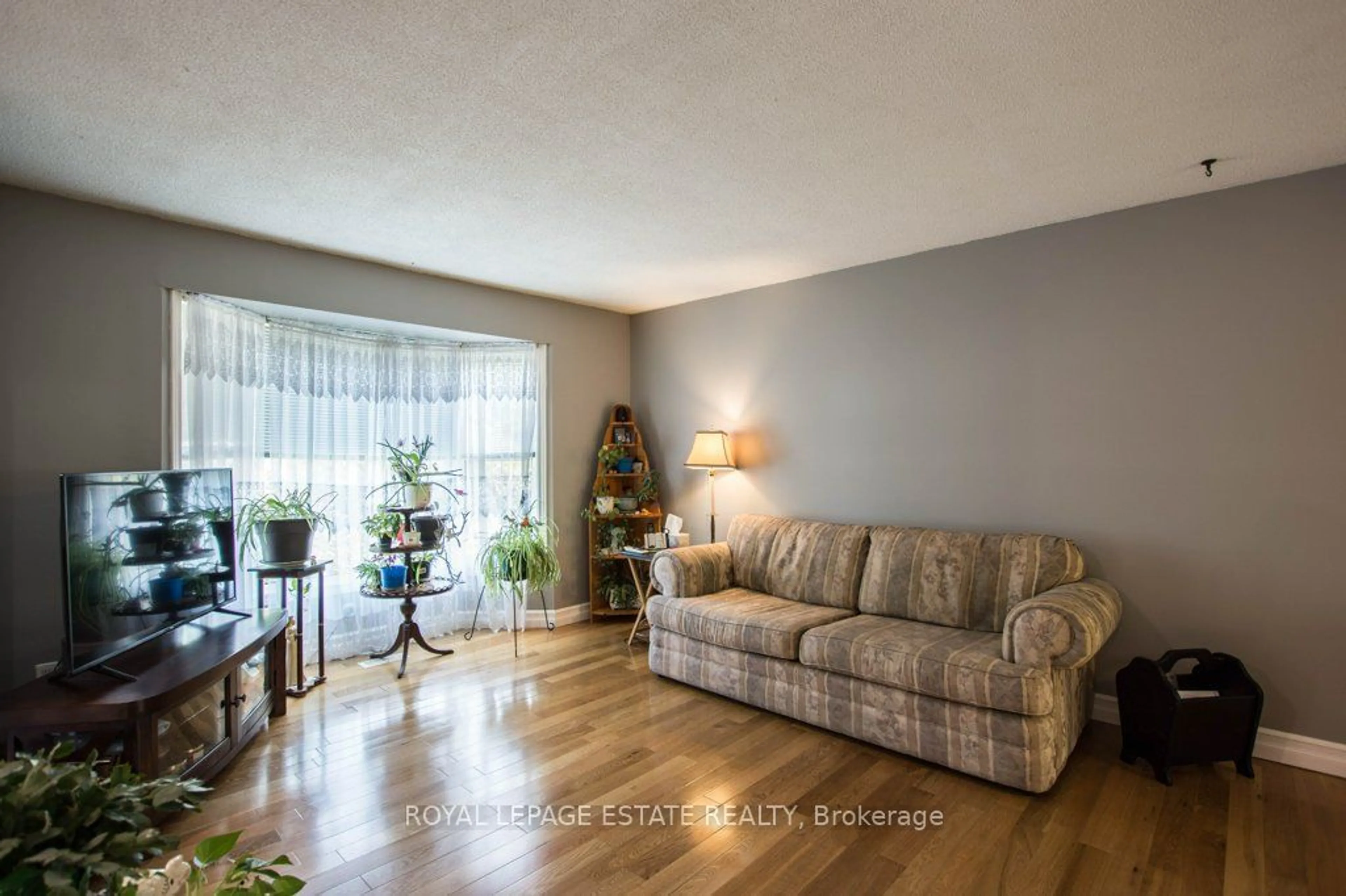 Living room, wood floors for 17 Pridham Cres, Essa Ontario L3W 0G5