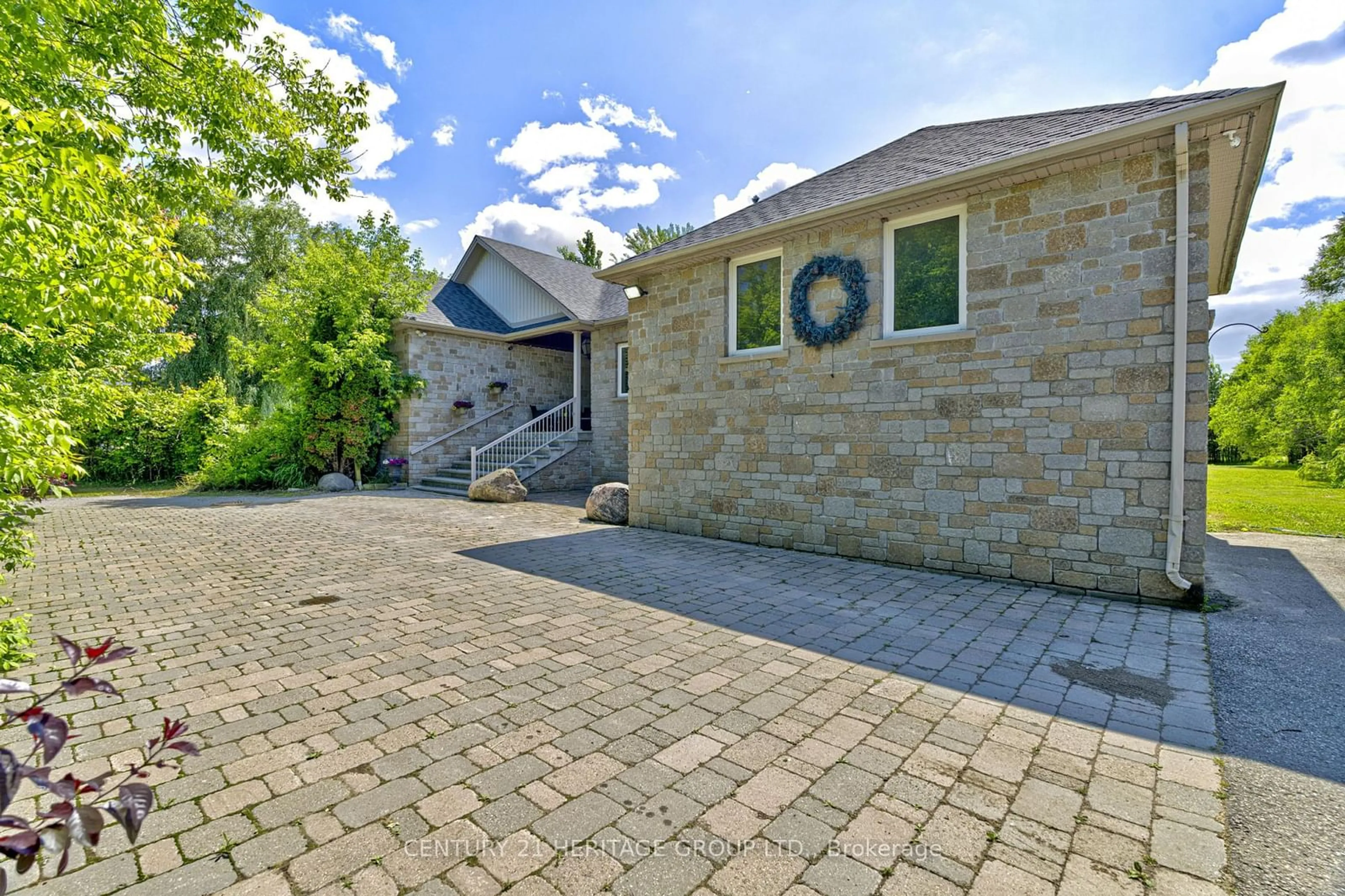 A pic from exterior of the house or condo, cottage for 18370 Keele St, King Ontario L3Y 4V9