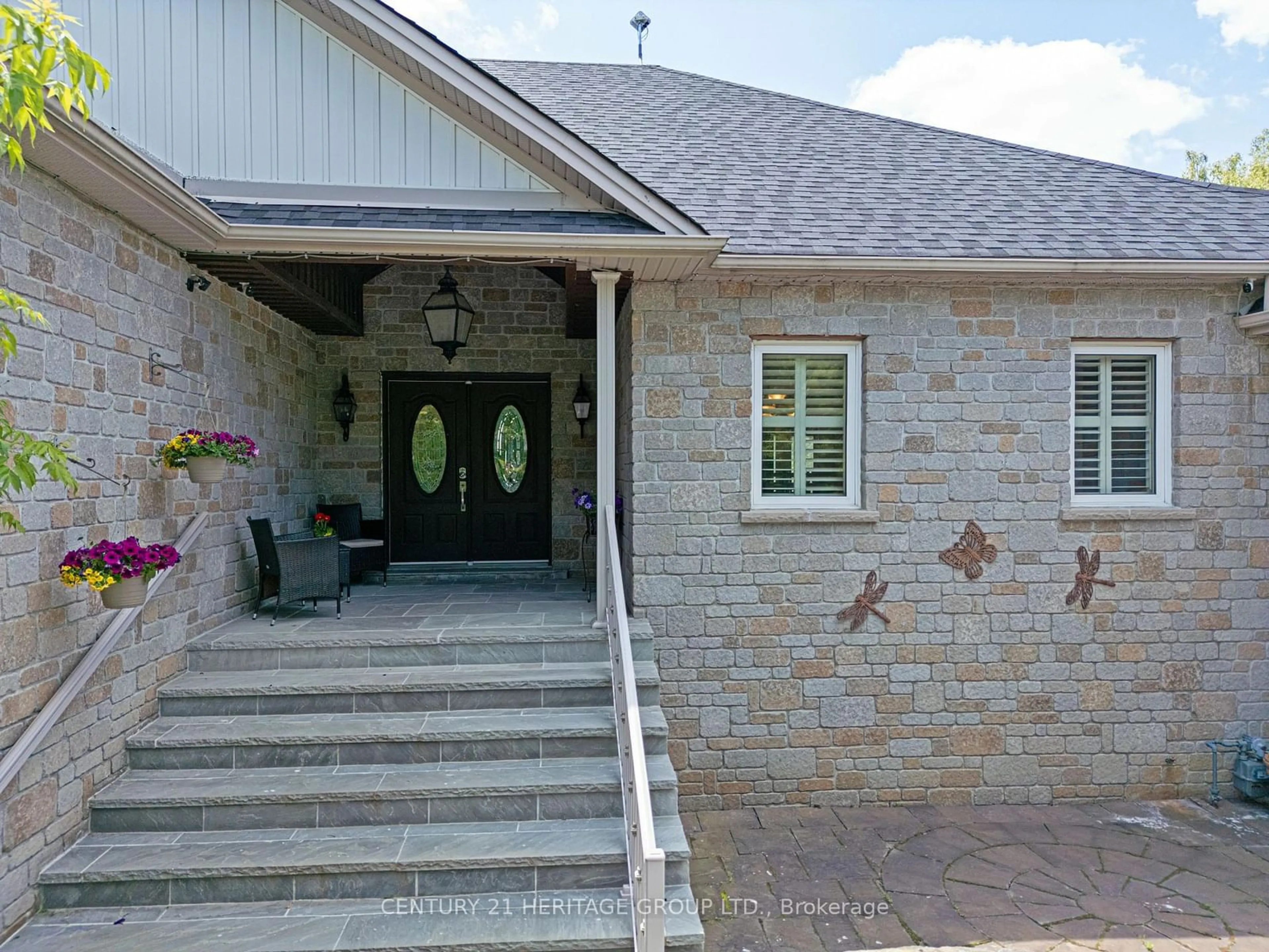 Home with brick exterior material for 18370 Keele St, King Ontario L3Y 4V9