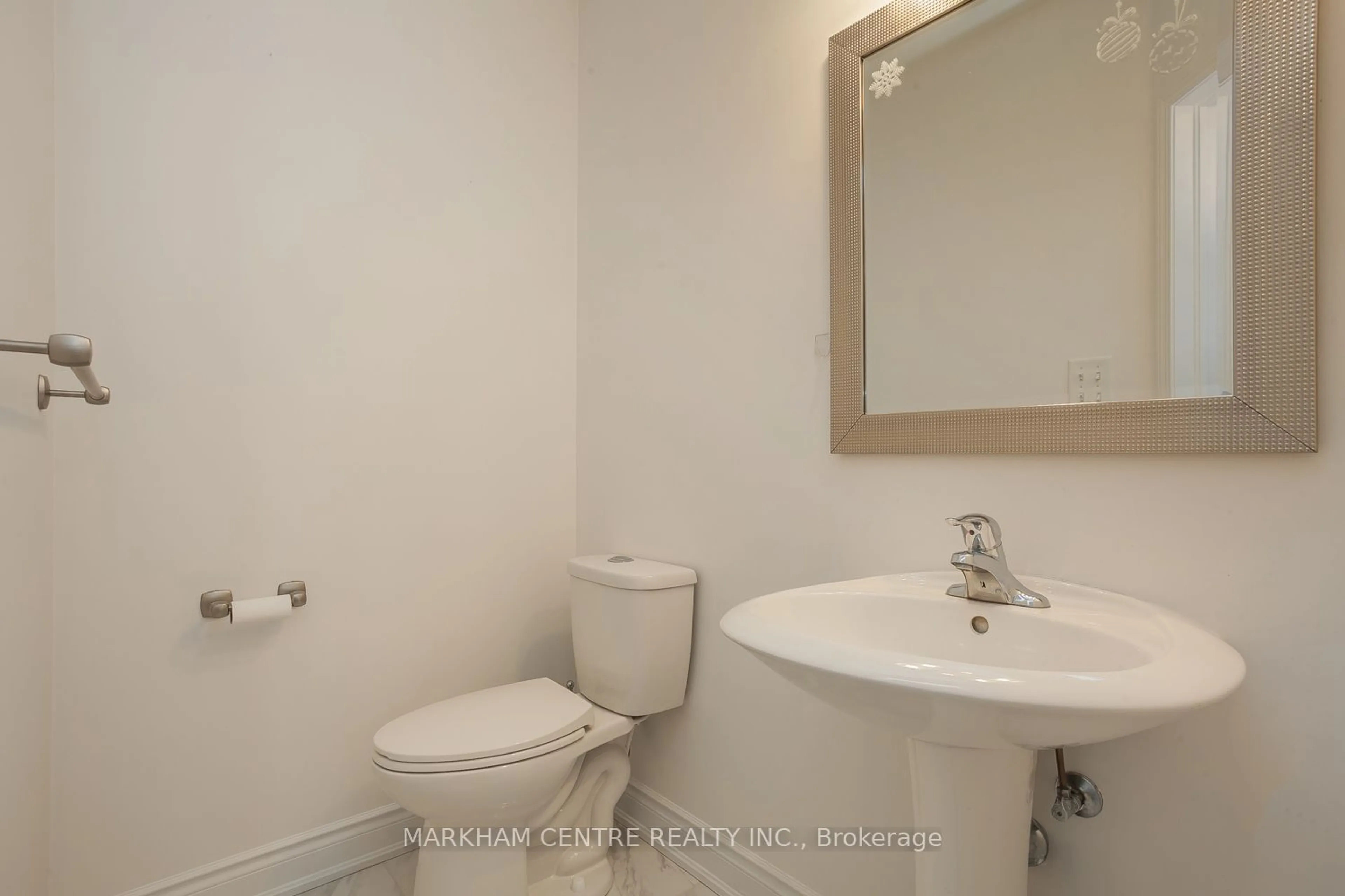 Standard bathroom for 69 Lowther Ave, Richmond Hill Ontario L4E 4P3