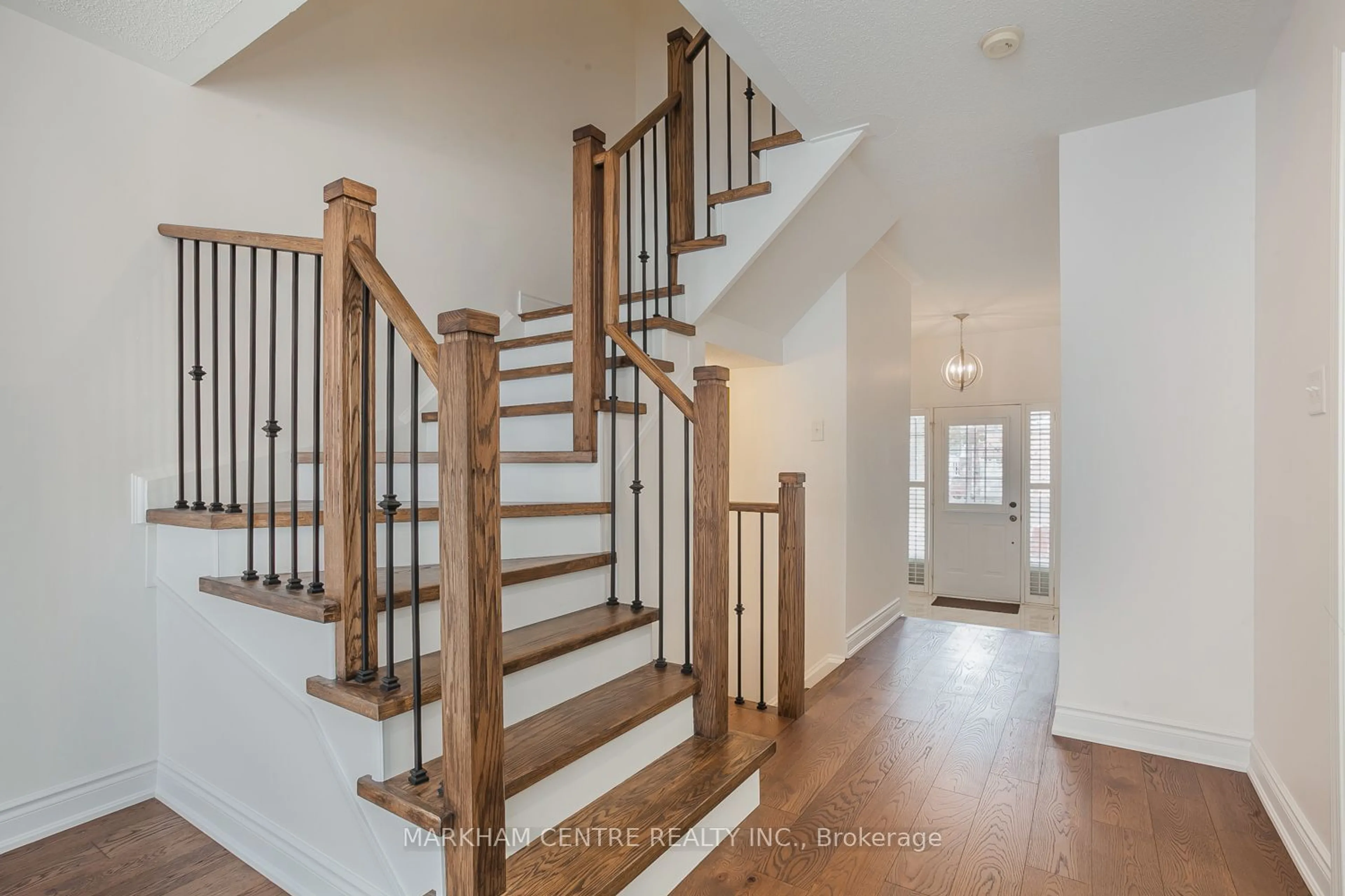 Stairs for 69 Lowther Ave, Richmond Hill Ontario L4E 4P3